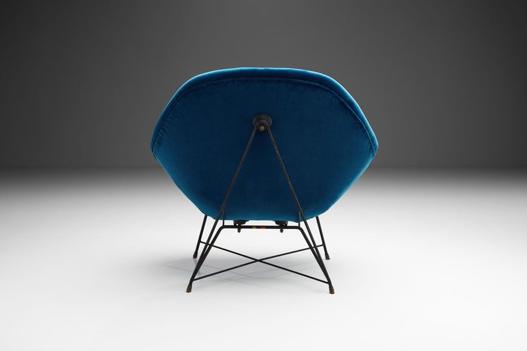 Augusto Bozzi 'Kosmos' Chair for Saporiti in Blue Velvet, Italy, 1956 In Good Condition For Sale In Utrecht, NL