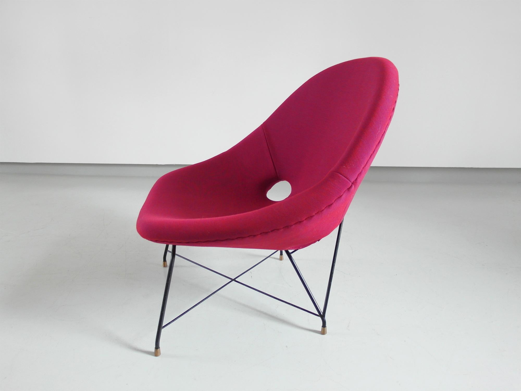 Pair of Cosmos Chairs in Ruby red/ Raspberry red by Augusto Bozzi for Saporiti For Sale 4