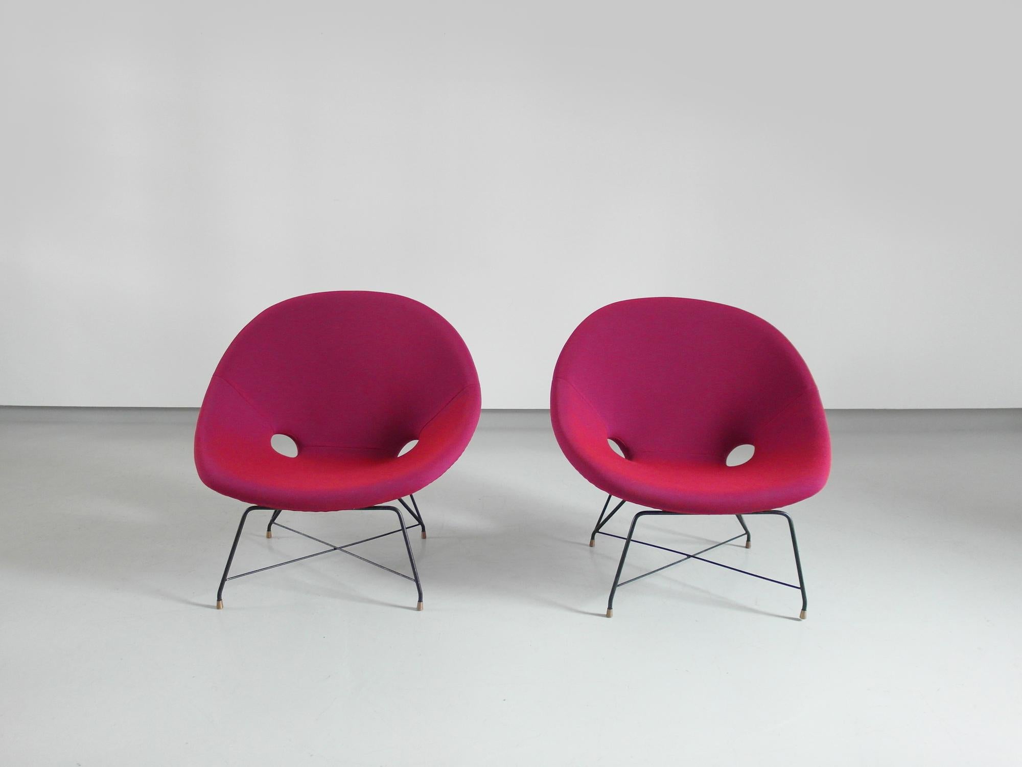 Pair of Cosmos Chairs in Ruby red/ Raspberry red by Augusto Bozzi for Saporiti For Sale 6