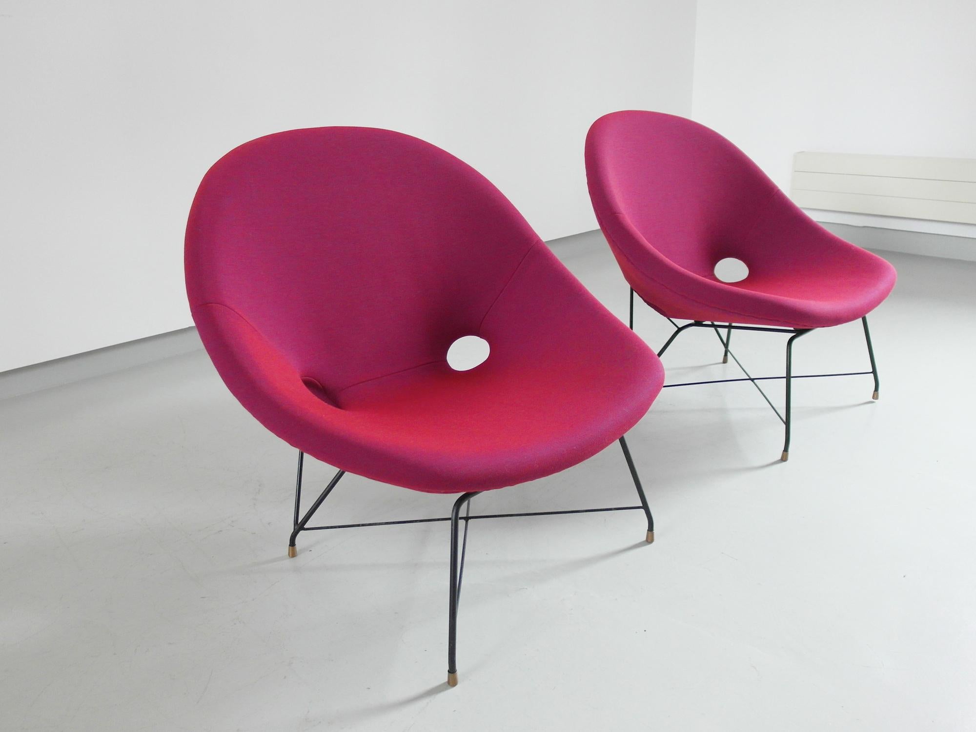 Pair of Cosmos Chairs in Ruby red/ Raspberry red by Augusto Bozzi for Saporiti For Sale 7