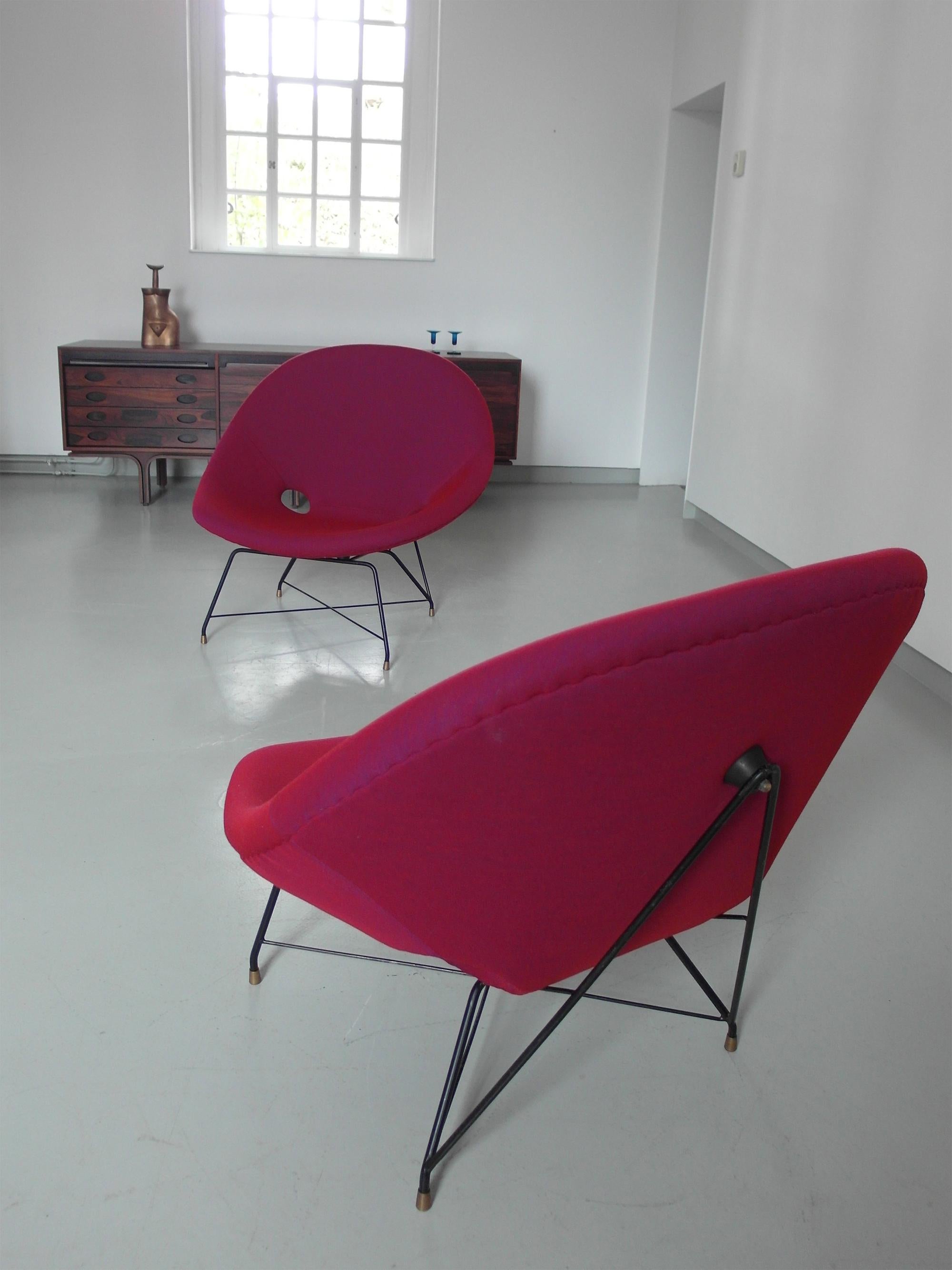 Pair of Cosmos Chairs in Ruby red/ Raspberry red by Augusto Bozzi for Saporiti For Sale 9