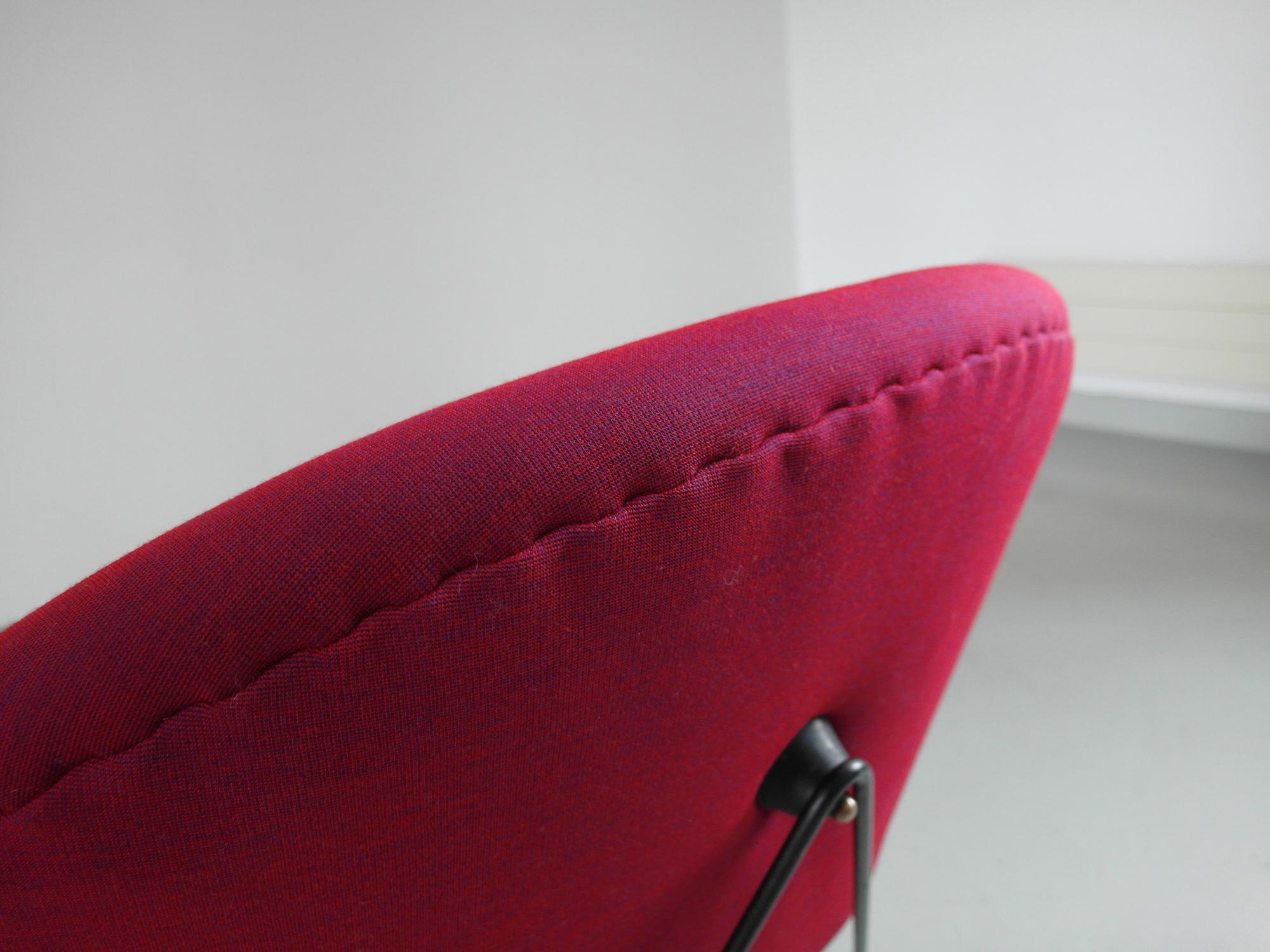 Pair of Cosmos Chairs in Ruby red/ Raspberry red by Augusto Bozzi for Saporiti For Sale 10