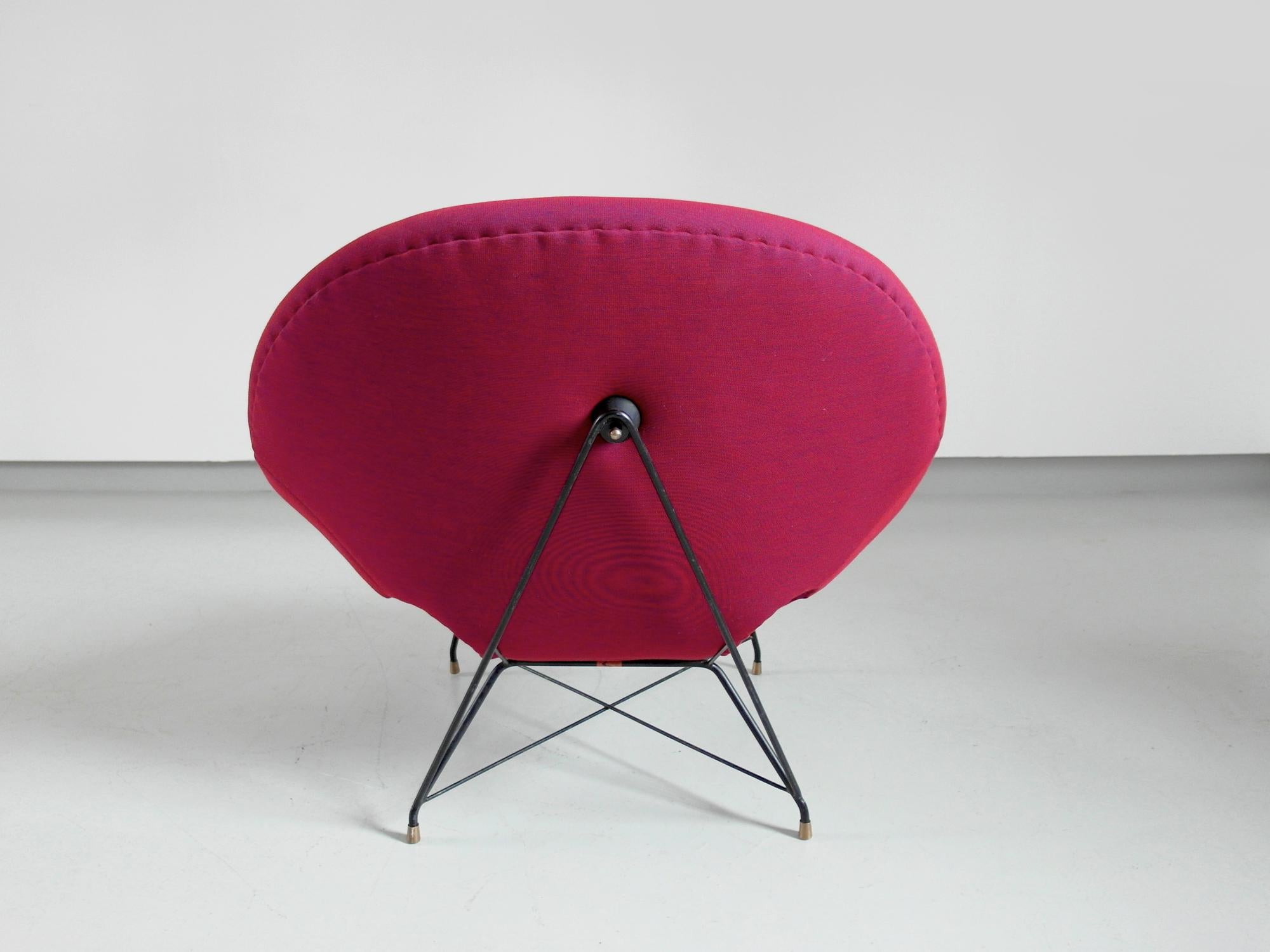 Pair of Cosmos Chairs in Ruby red/ Raspberry red by Augusto Bozzi for Saporiti For Sale 1
