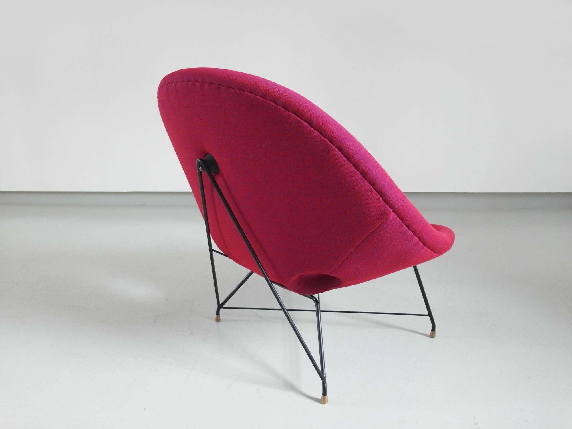 Pair of Cosmos Chairs in Ruby red/ Raspberry red by Augusto Bozzi for Saporiti For Sale 2