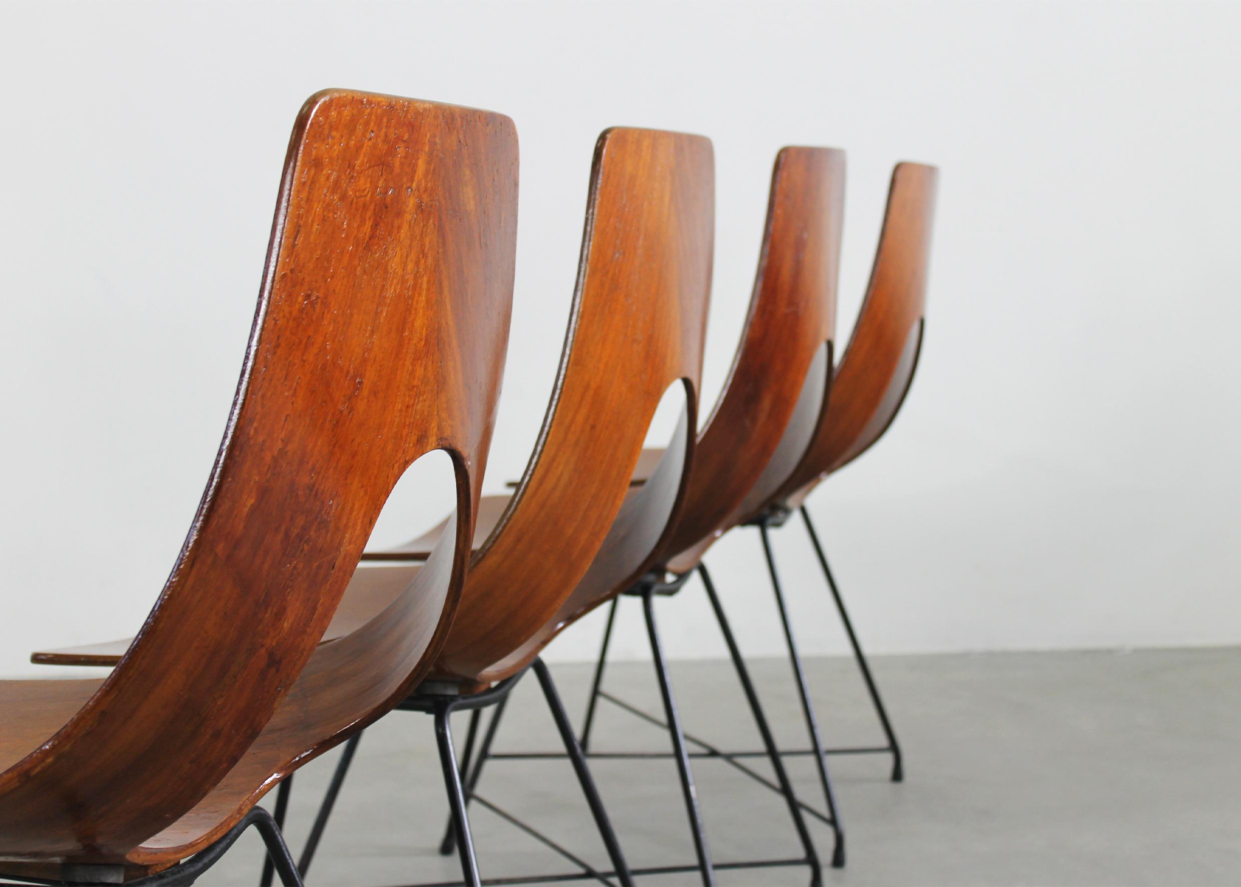 Italian Augusto Bozzi Set of Four Ariston Chairs in Plywood and Metal by Saporiti 1950s For Sale
