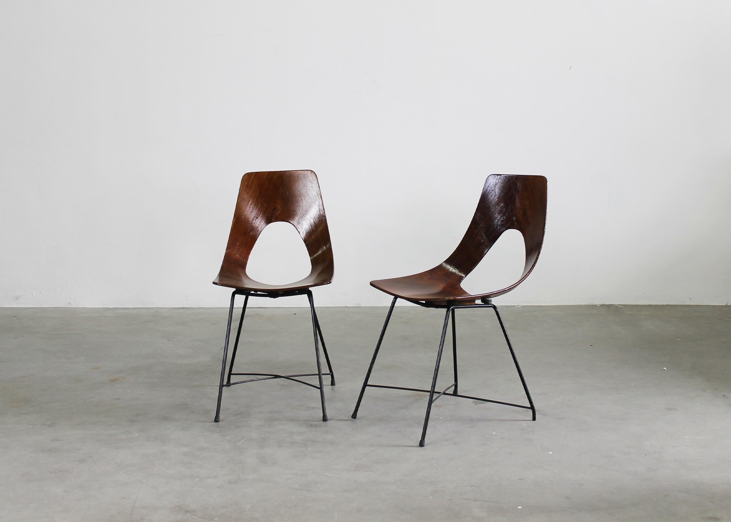 Mid-Century Modern Augusto Bozzi Set of Two Ariston Chairs in Plywood and Metal by Saporiti 1950s For Sale
