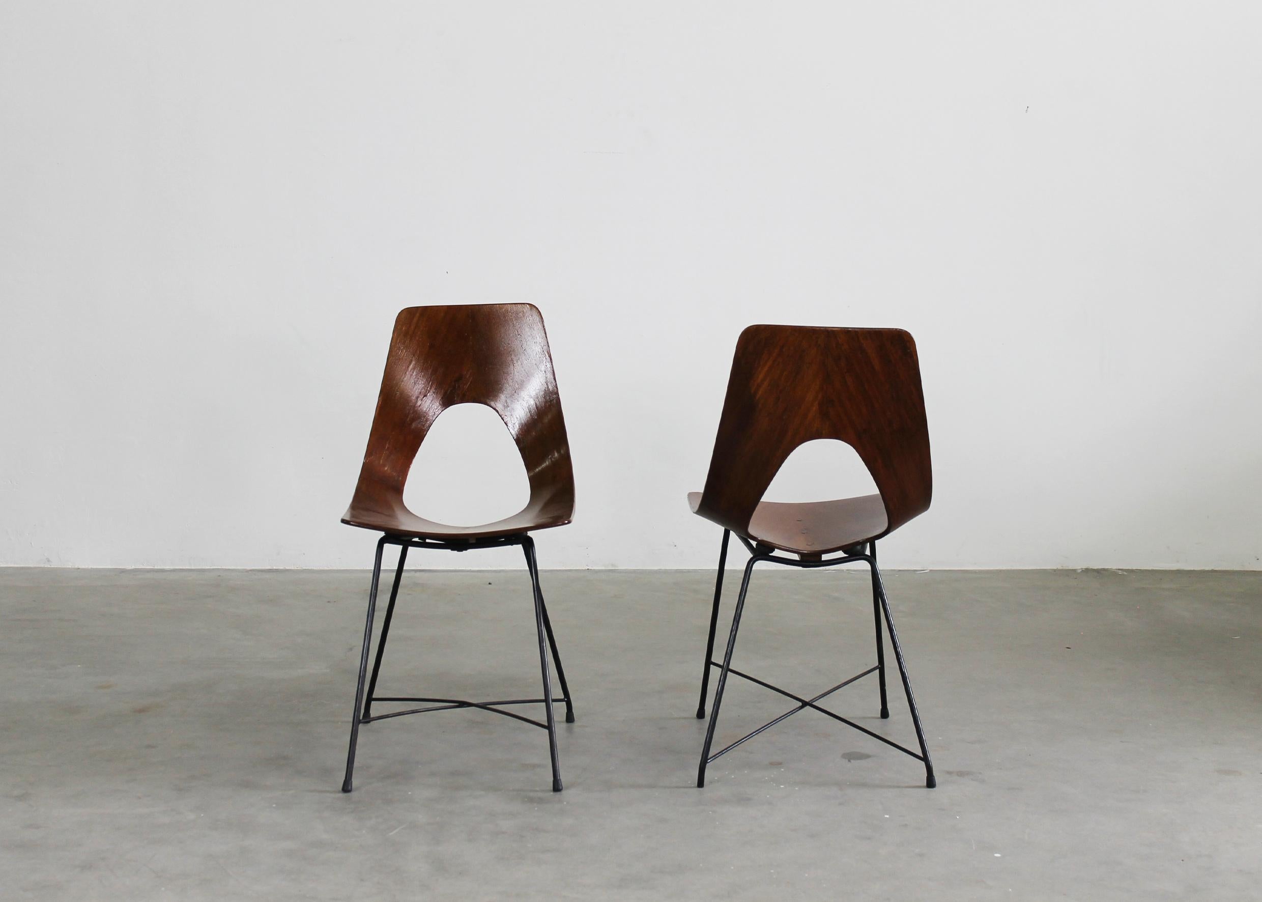 Lacquered Augusto Bozzi Set of Two Ariston Chairs in Plywood and Metal by Saporiti 1950s For Sale
