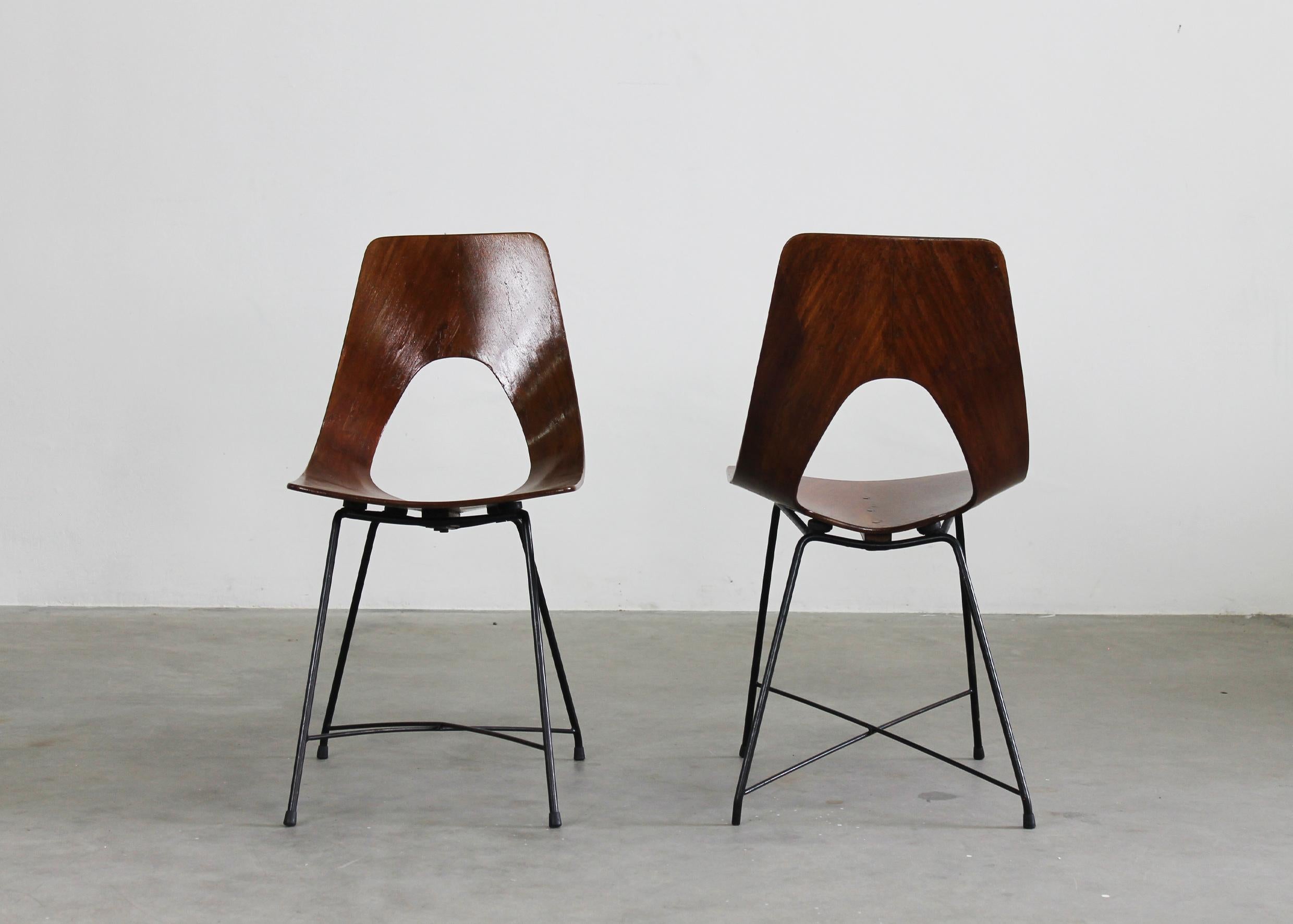 Augusto Bozzi Ensemble de deux chaises Ariston en contreplaqué et métal par Saporiti années 1950 Bon état - En vente à Montecatini Terme, IT