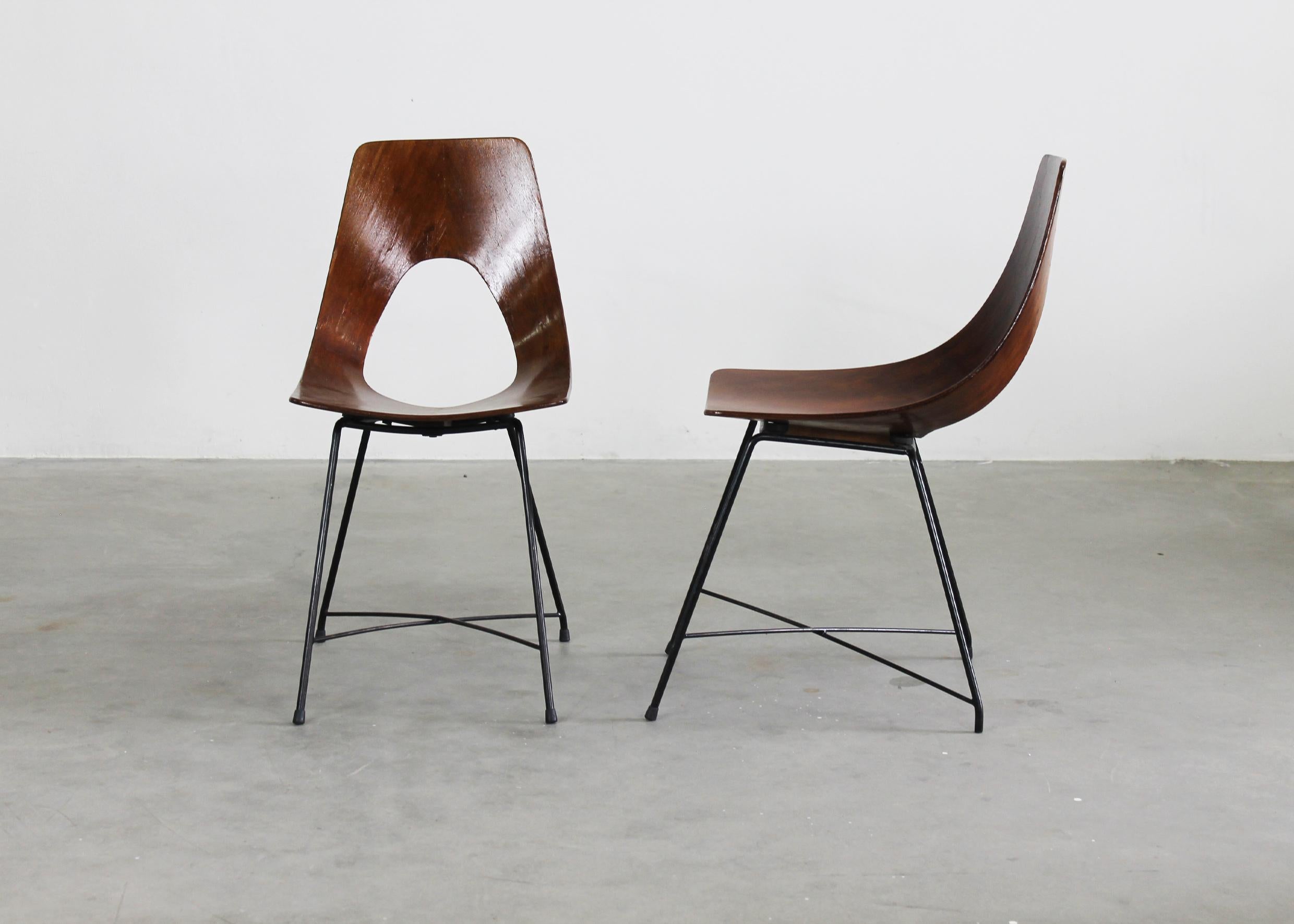 Métal Augusto Bozzi Ensemble de deux chaises Ariston en contreplaqué et métal par Saporiti années 1950 en vente