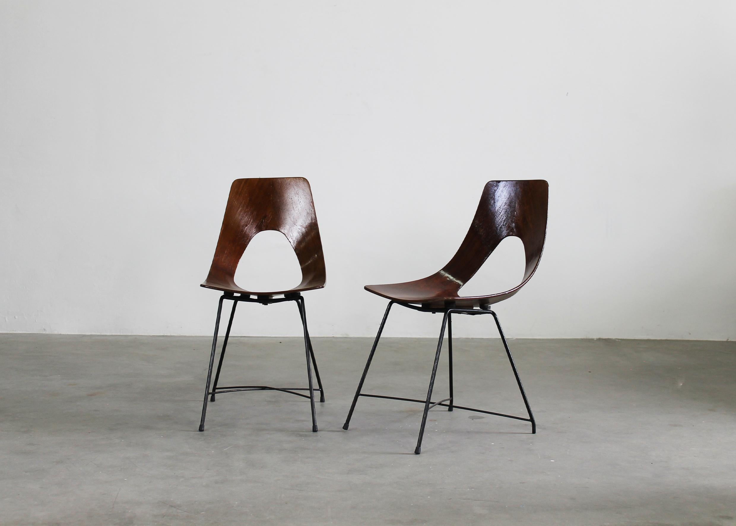 Augusto Bozzi Ensemble de deux chaises Ariston en contreplaqué et métal par Saporiti années 1950 en vente 1