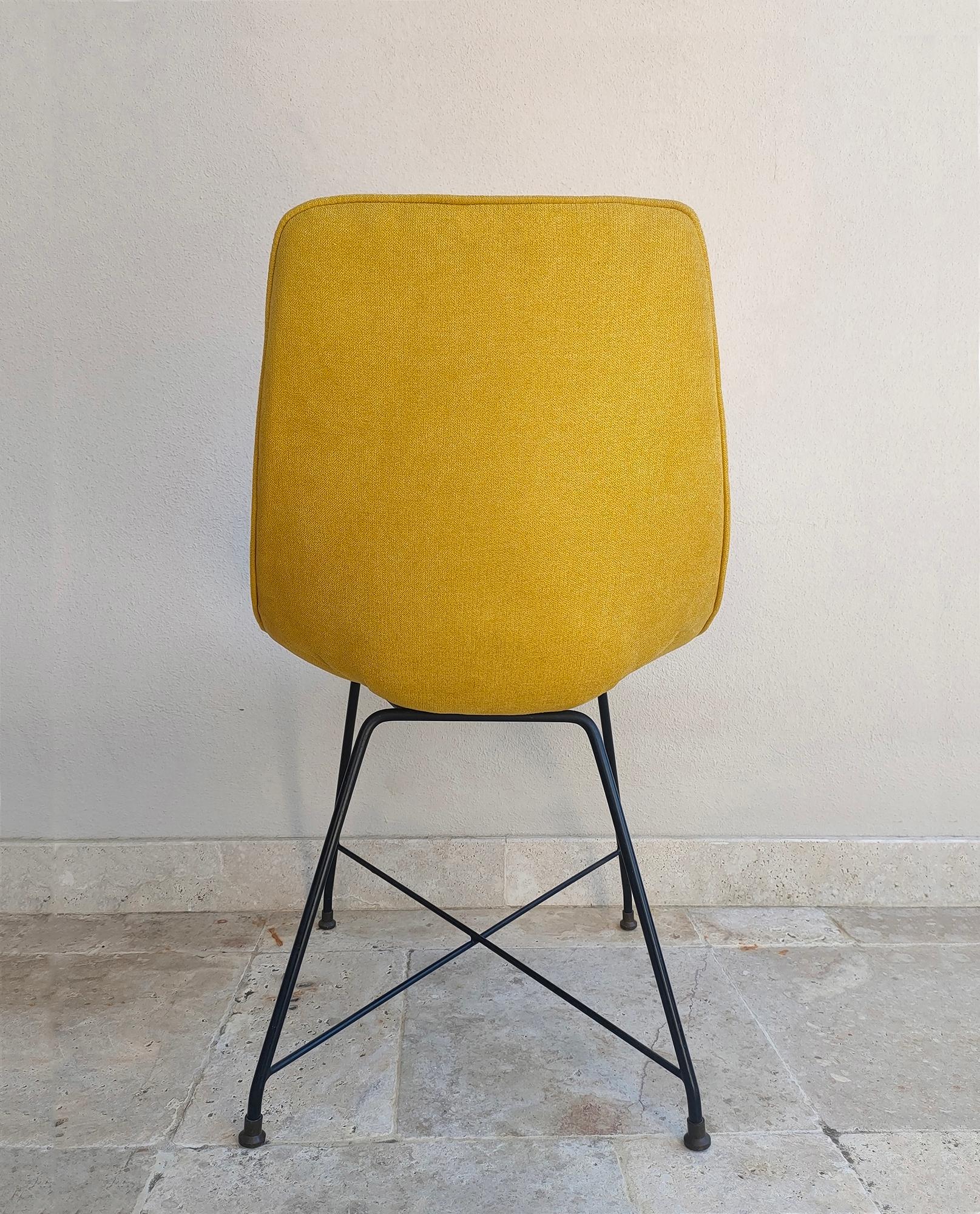 Milieu du XXe siècle Augusto Bozzi Ensemble de deux chaises Aster par Saporiti 1950s en vente