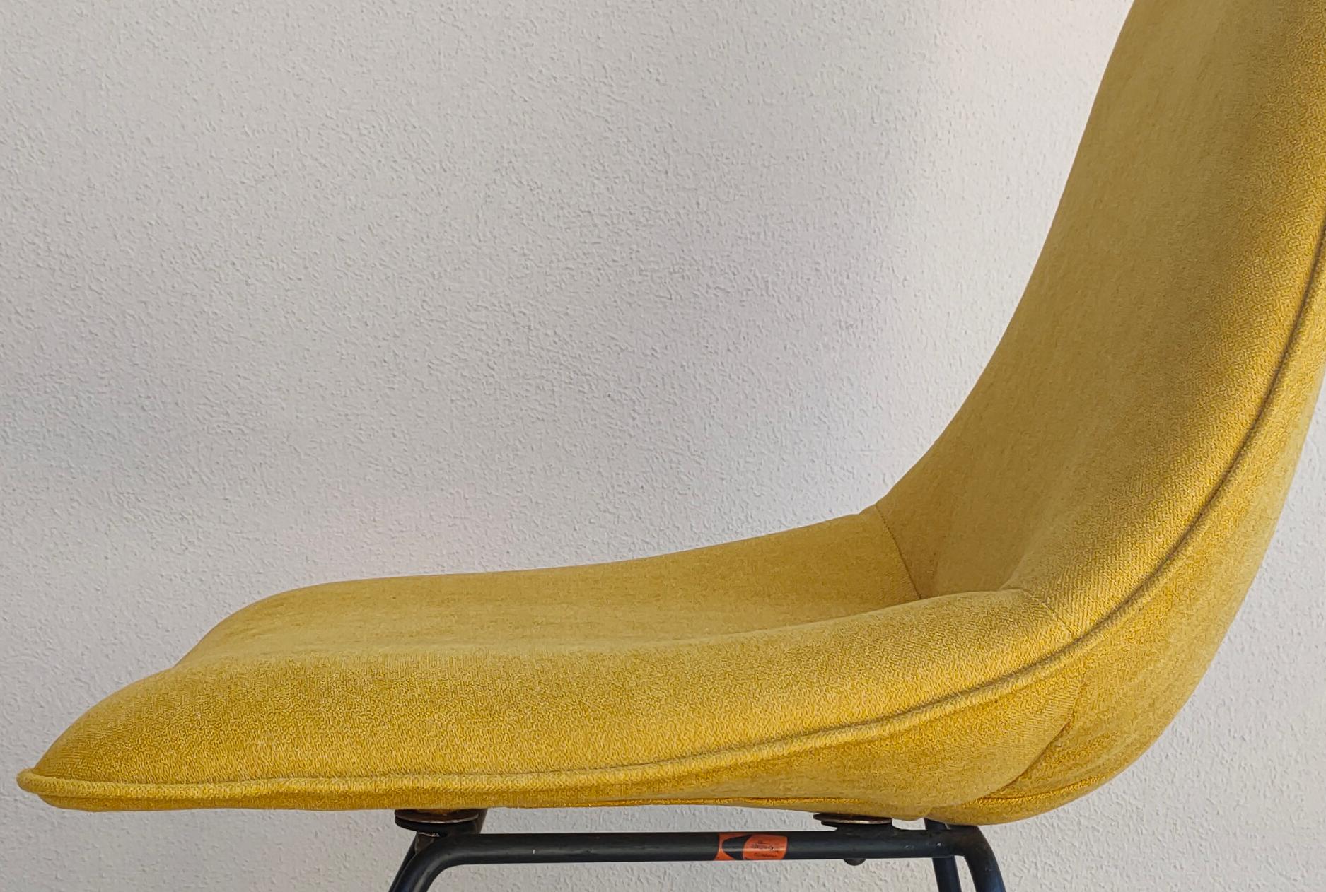 Augusto Bozzi: Set aus zwei Aster-Stühlen von Saporiti, 1950er Jahre (Metall) im Angebot