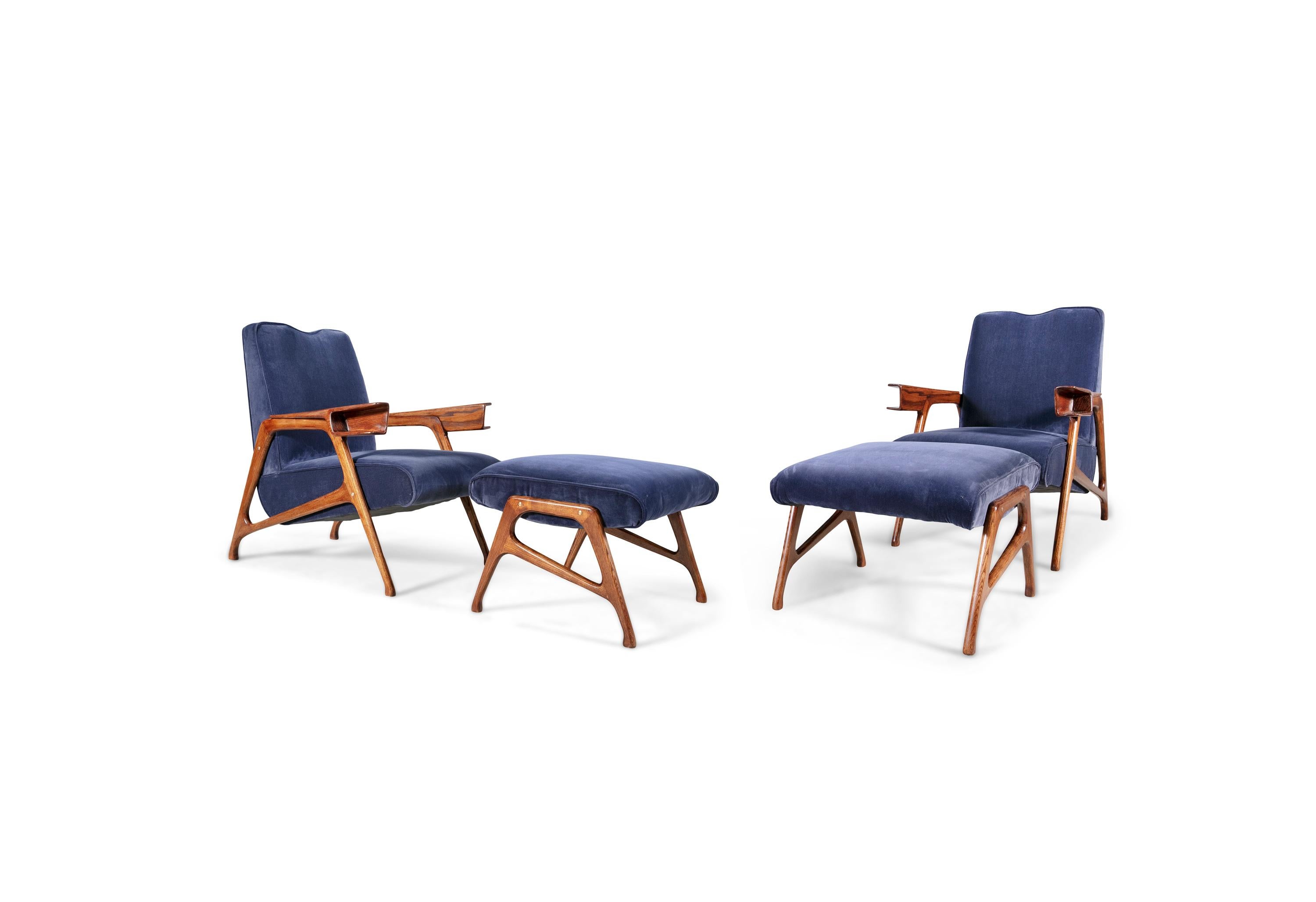 Mid-Century Modern Pair of Augusto Romano Italian Mid-20th Century Armchairs with Matching Ottomans For Sale