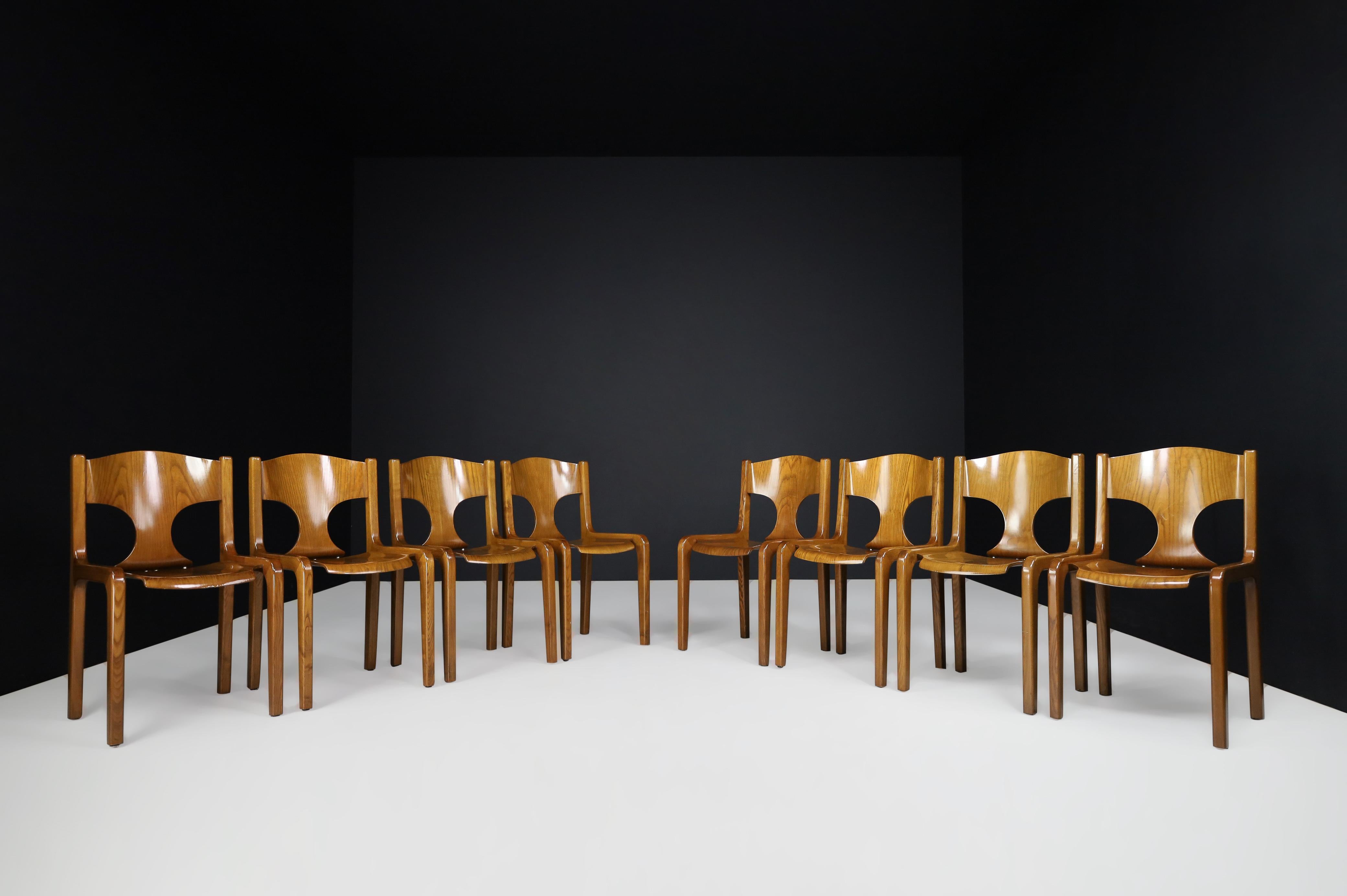 Augusto Savini for Pozzi dining room chairs, Italy 1968.

A gorgeous set of high-quality dining room chairs designed by architect Augusto Savini for the manufactory Pozzi at the end of the 1960s was first presented at Pozzi's Gallerie Lafayette in