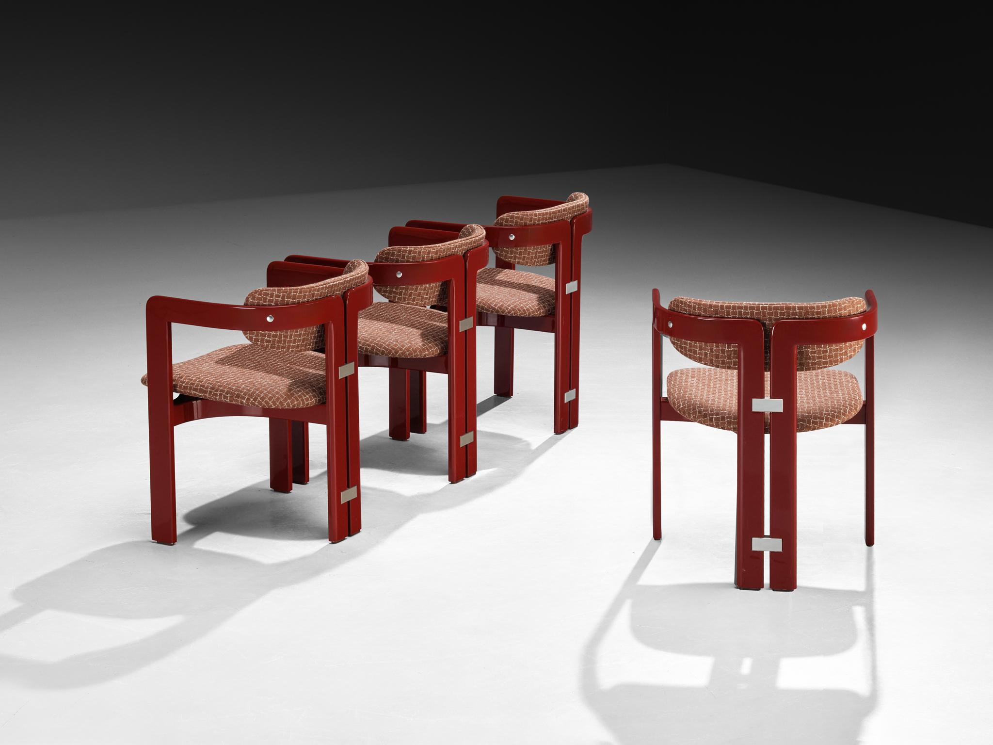 Augusto Savini per Pozzi, set di quattro sedie da pranzo 'Pamplona', legno laccato, tessuto, alluminio, Italia, anni '60 

Poltrone 'Pamplona' in legno laccato rosso e tappezzeria testurizzata rossa. Un design caratteristico di Augusto Savini per