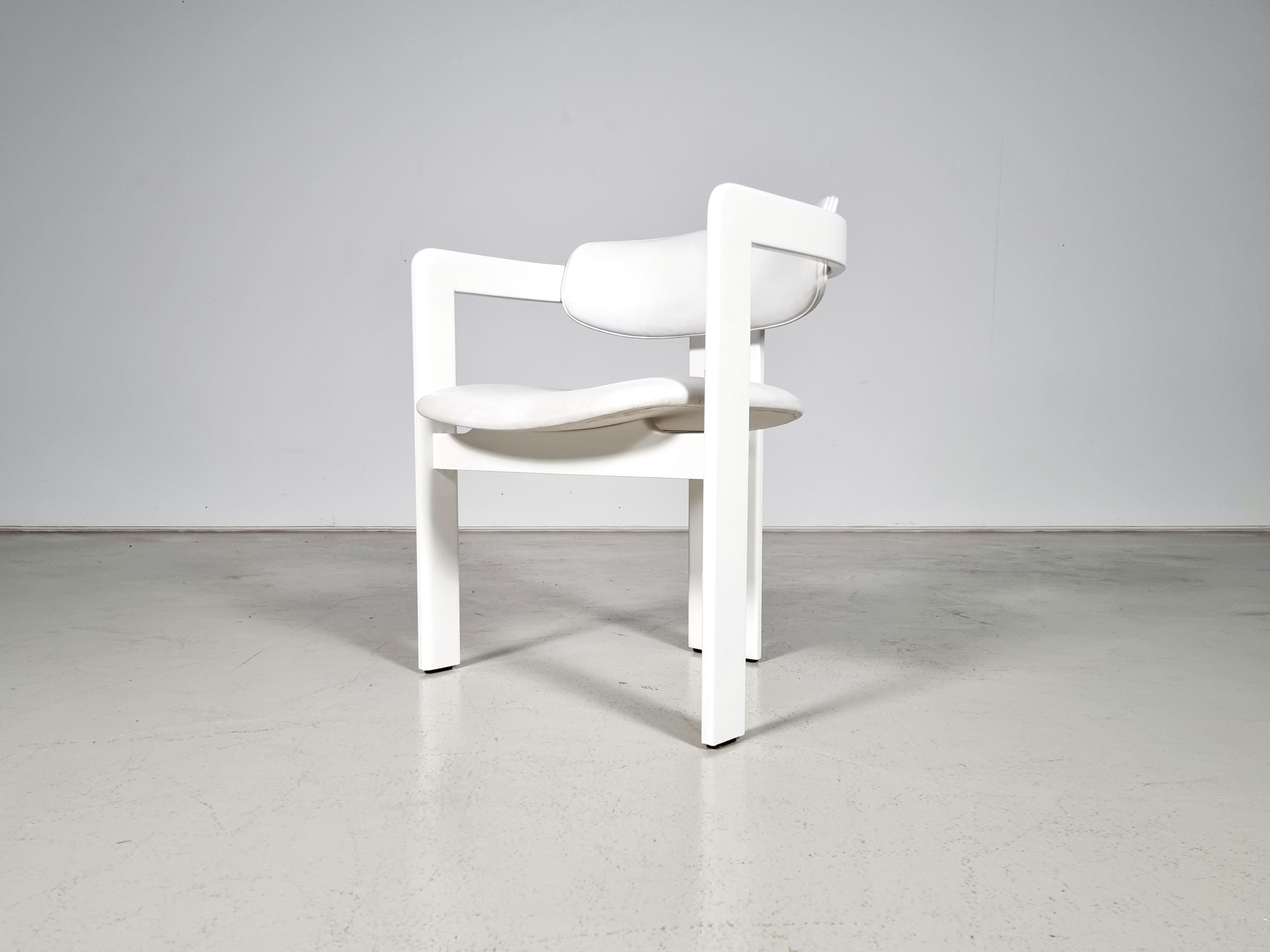 Augusto Savini 'Pamplona' Stuhl, weißes Leder und weiß lackiertes Holz, Pozzi (Ende des 20. Jahrhunderts) im Angebot