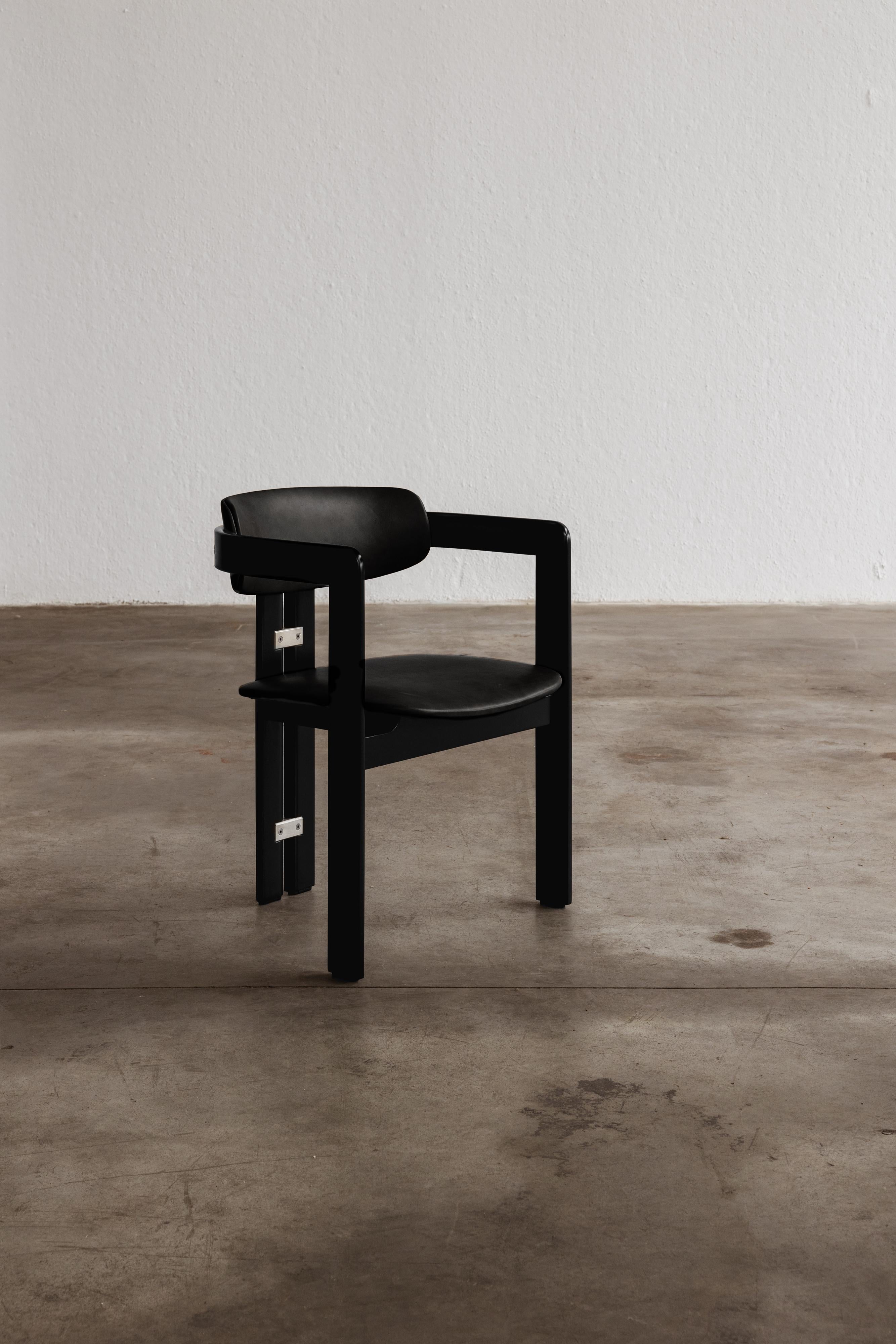 Augusto Savini “Pamplona” dining chairs for Pozzi, black framework and black leather, Italy, 1965.

In the realm of Italian craftsmanship, the Pamplona chairs by Augusto Savini for Pozzi stand as a symbol of architectural elegance. Crafted in 1965,