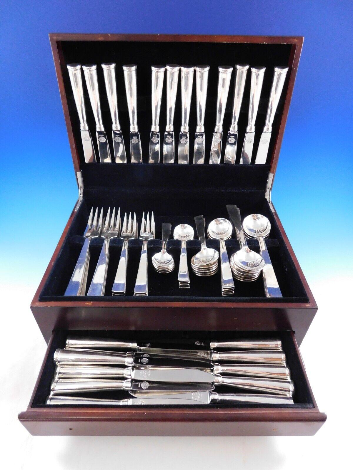 Augustus by Source Perrier Collection (India) Silverplate Flatware set with modern unadorned design - 82 pieces. This set includes:



12 Dinner Knives, 9 1/4