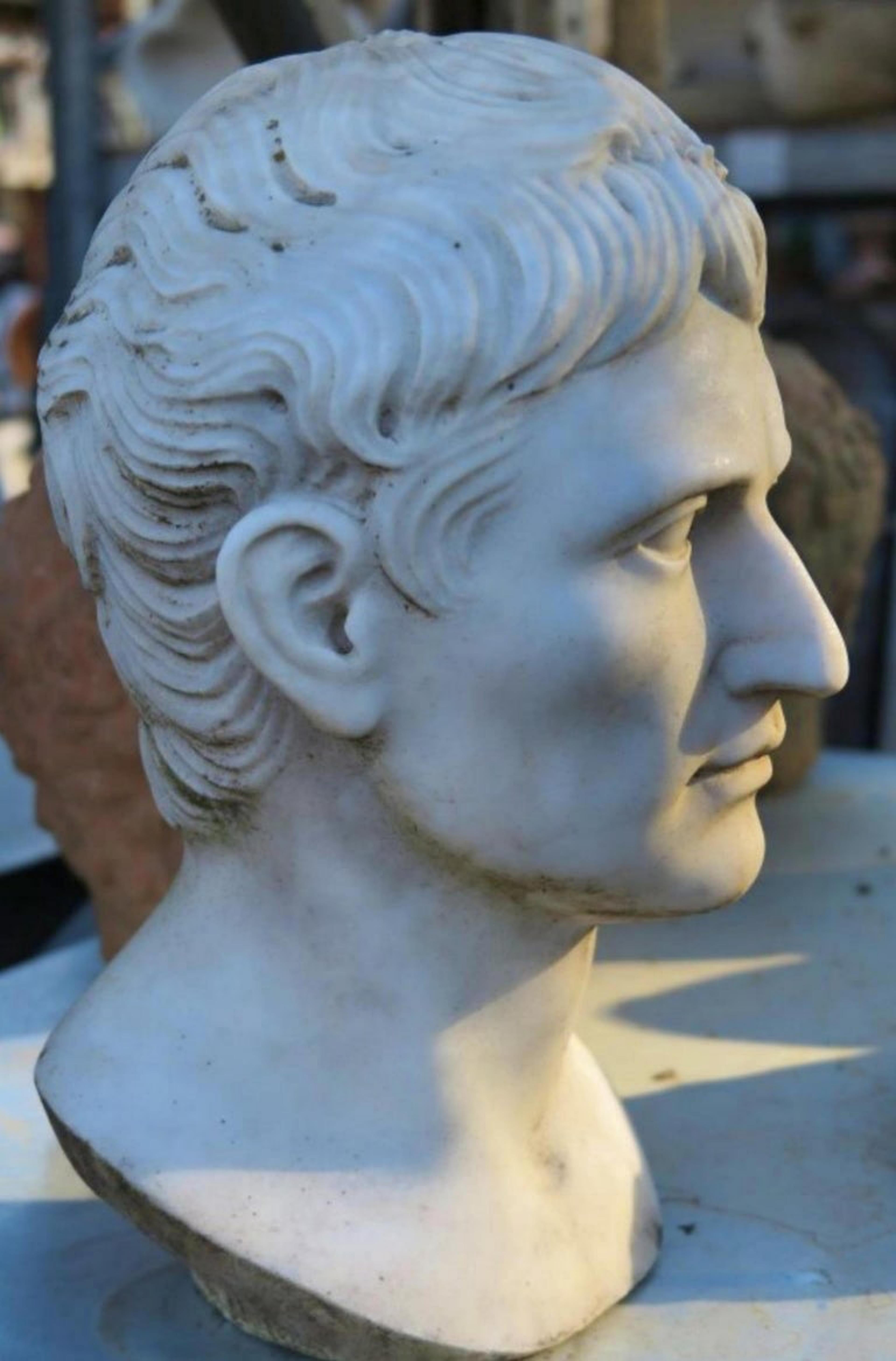 Augustus Kaiser - Kopf aus weißem Carrara-Marmor - Erster römischer Kaiser
Anfang des 20. Jahrhunderts
Höhe 37 cm
Breite 23 cm
Tiefe 15 cm
Gewicht 18 kg
MATERIAL weißer Carrara-Marmor
Sehr guter Zustand.