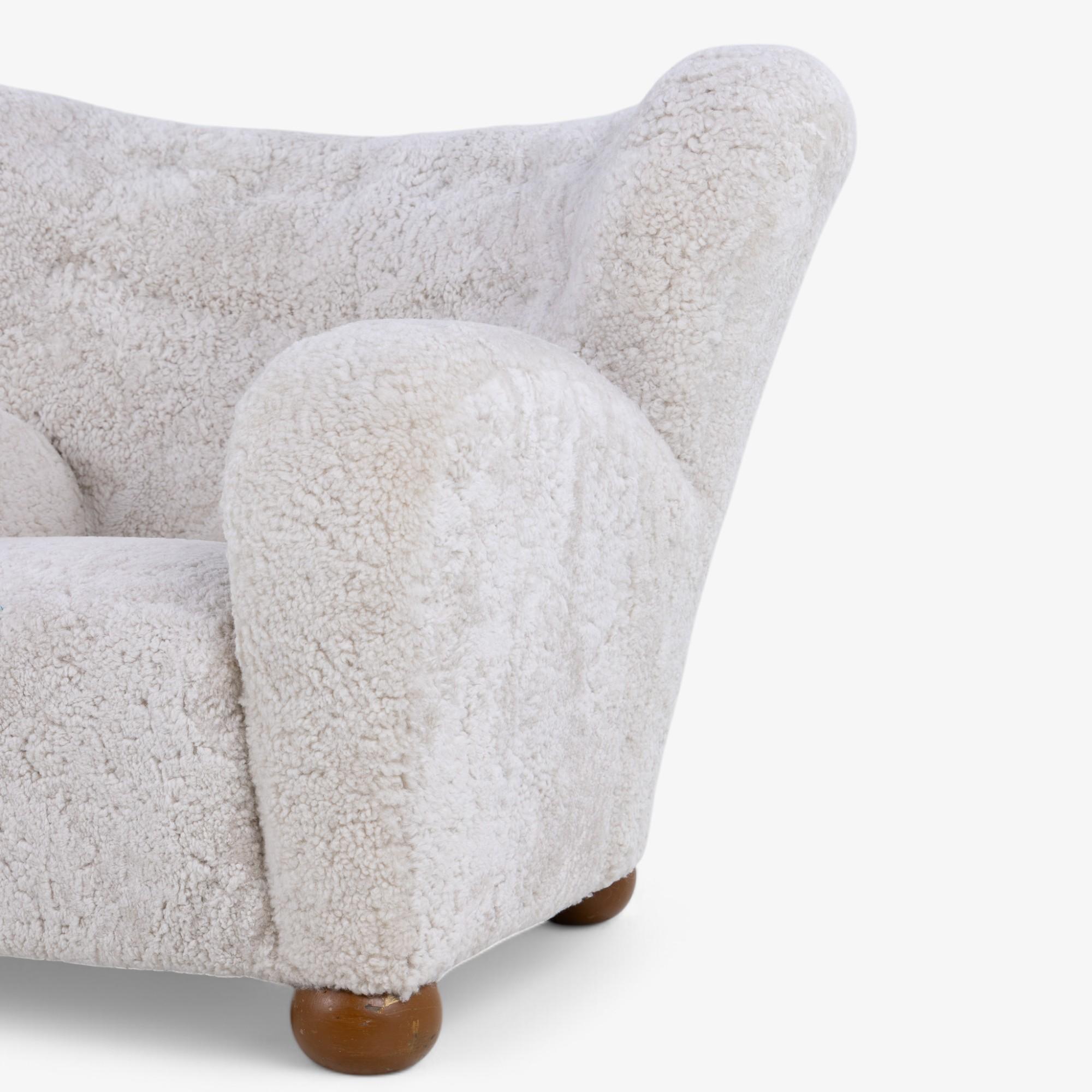 Aulanko - Loungesessel aus Lammfell von Märta Blomstedt (20. Jahrhundert) im Angebot