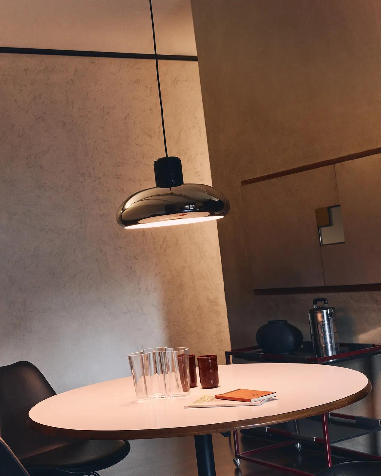 Aulenti and Castiglioni 'Trepiu' White and Black Pendant Light for Stilnovo In New Condition For Sale In Glendale, CA