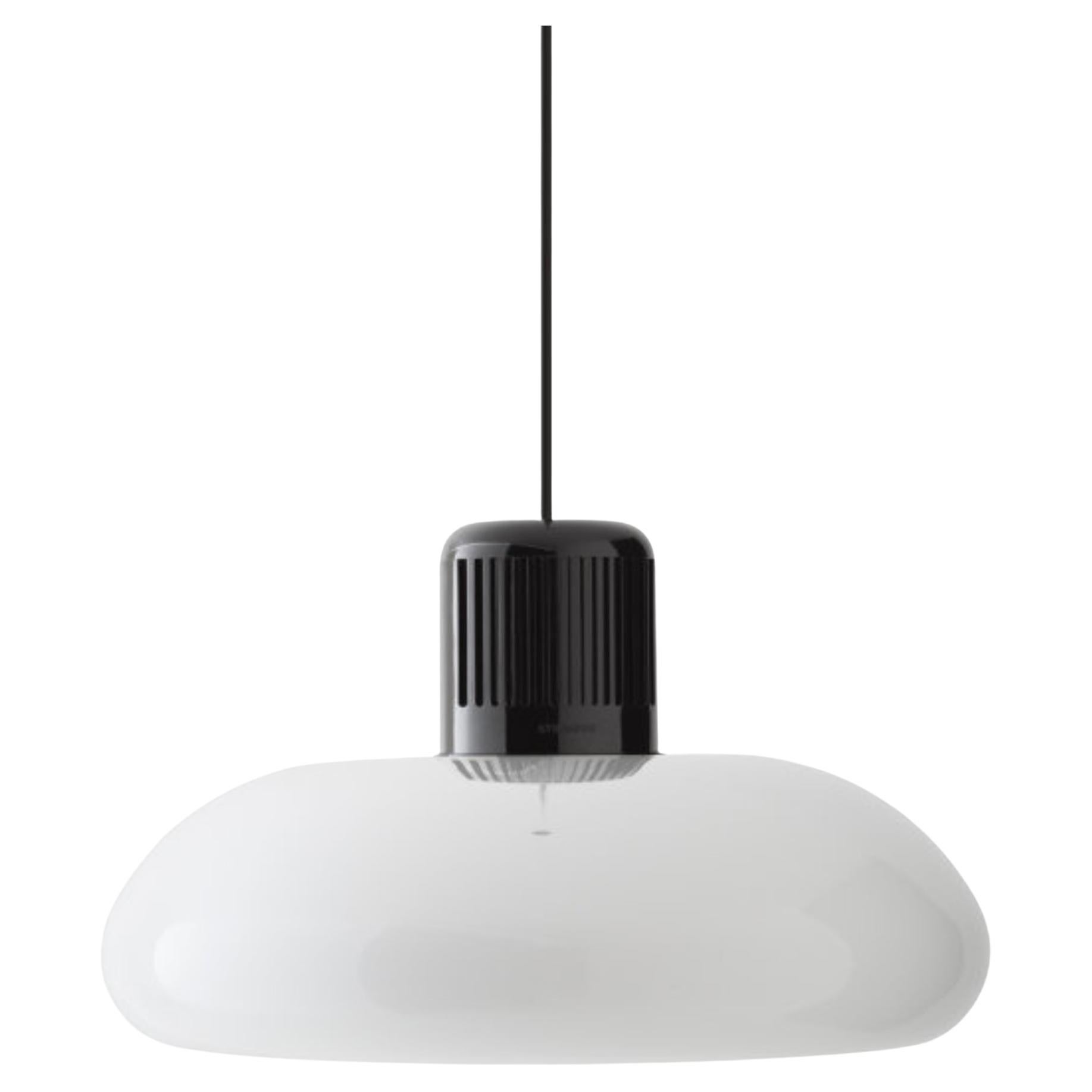 Weiße und schwarze Pendelleuchte „Trepiu“ von Aulenti und Castiglioni für Stilnovo