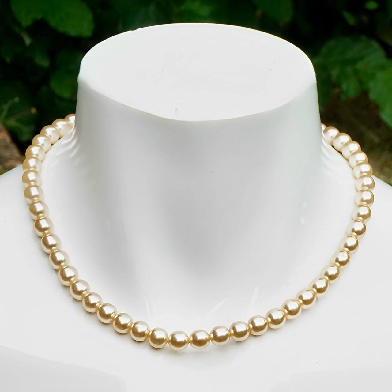 da uomo o donna Collana di perle di vetro Aura Champagne con chiusura a fiore placcata in oro e perle in vendita