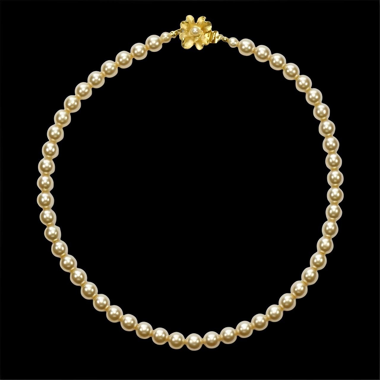 Collana di perle di vetro Aura Champagne con chiusura a fiore placcata in oro e perle in vendita 3