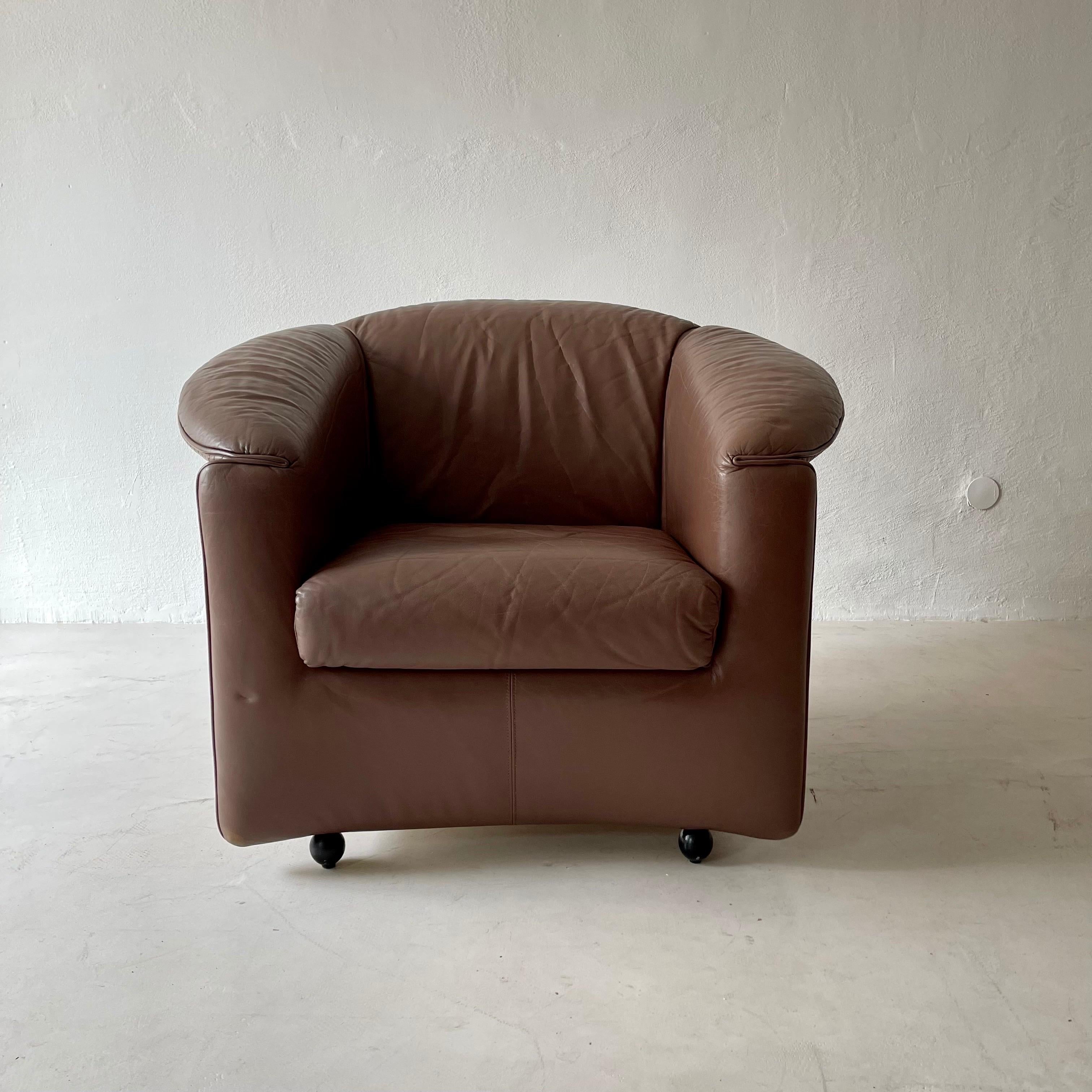 Aura Club Chair by Paolo Piva for Wittmann For Sale 3