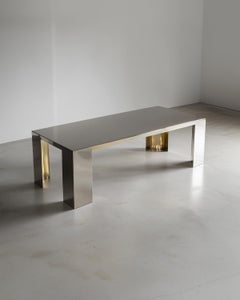Mesa de comedor «Aura», de acero inoxidable pulido y latón, de Slash Objects