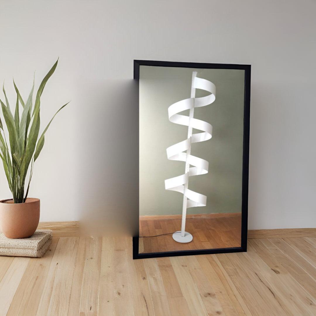 Roumain Lampadaire Aura n°1  de 30 Fait à la main Edition limitée LED Spiral Light en aluminium en vente