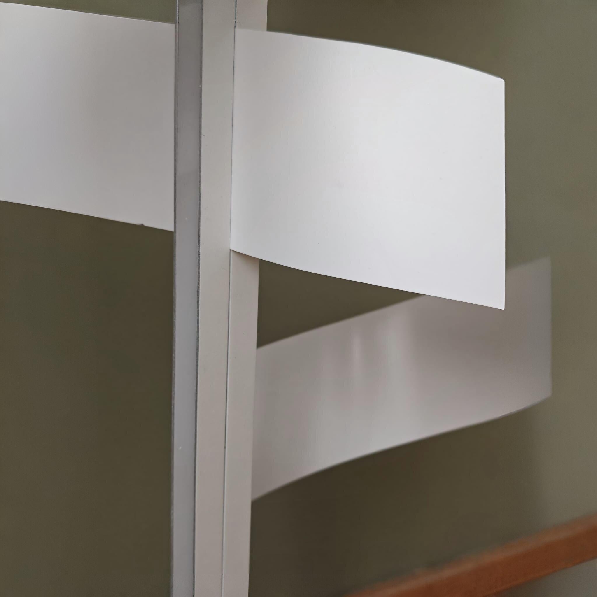 XXIe siècle et contemporain Lampadaire Aura n°1  de 30 Fait à la main Edition limitée LED Spiral Light en aluminium en vente