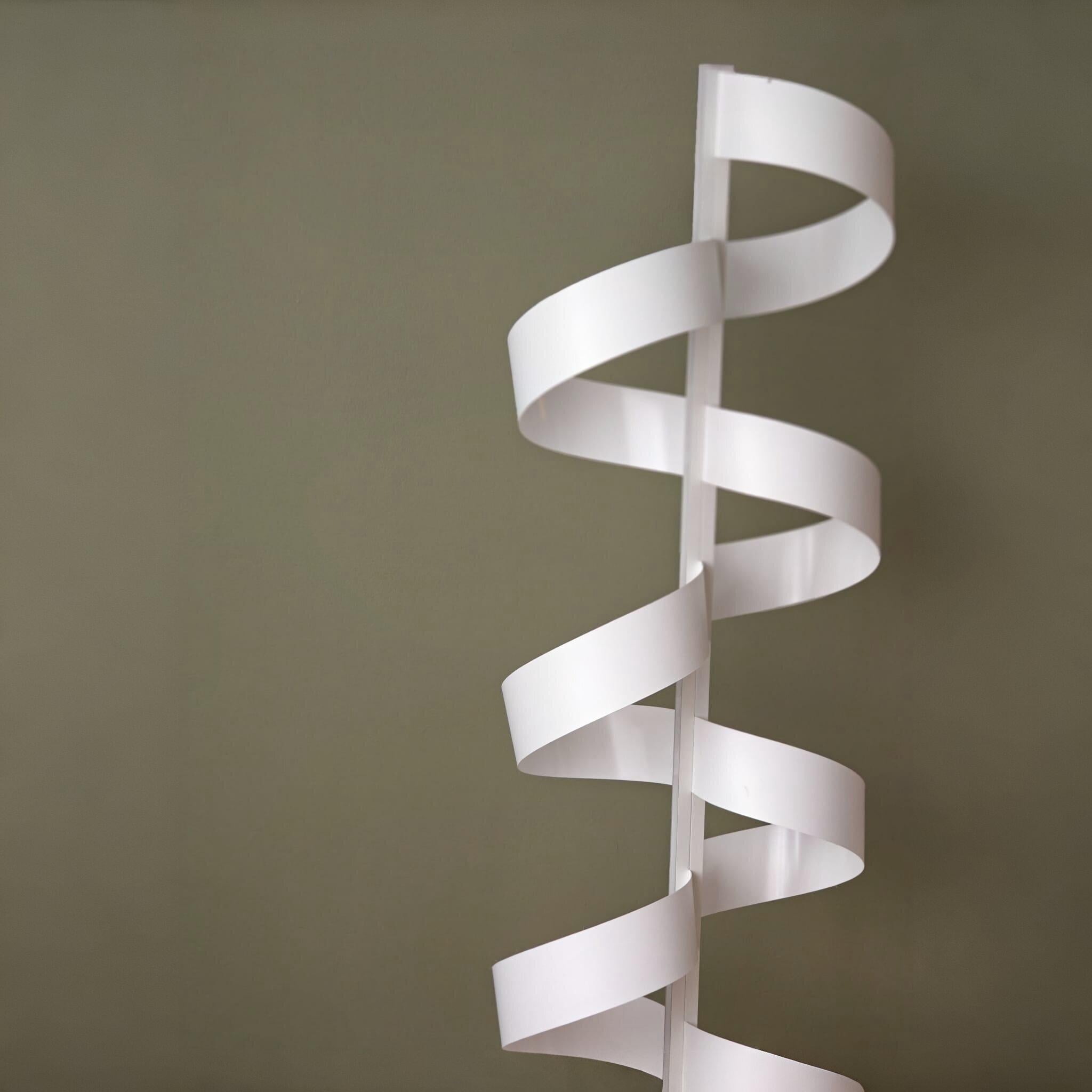 Aluminium Lampadaire Aura n°1  de 30 Fait à la main Edition limitée LED Spiral Light en aluminium en vente