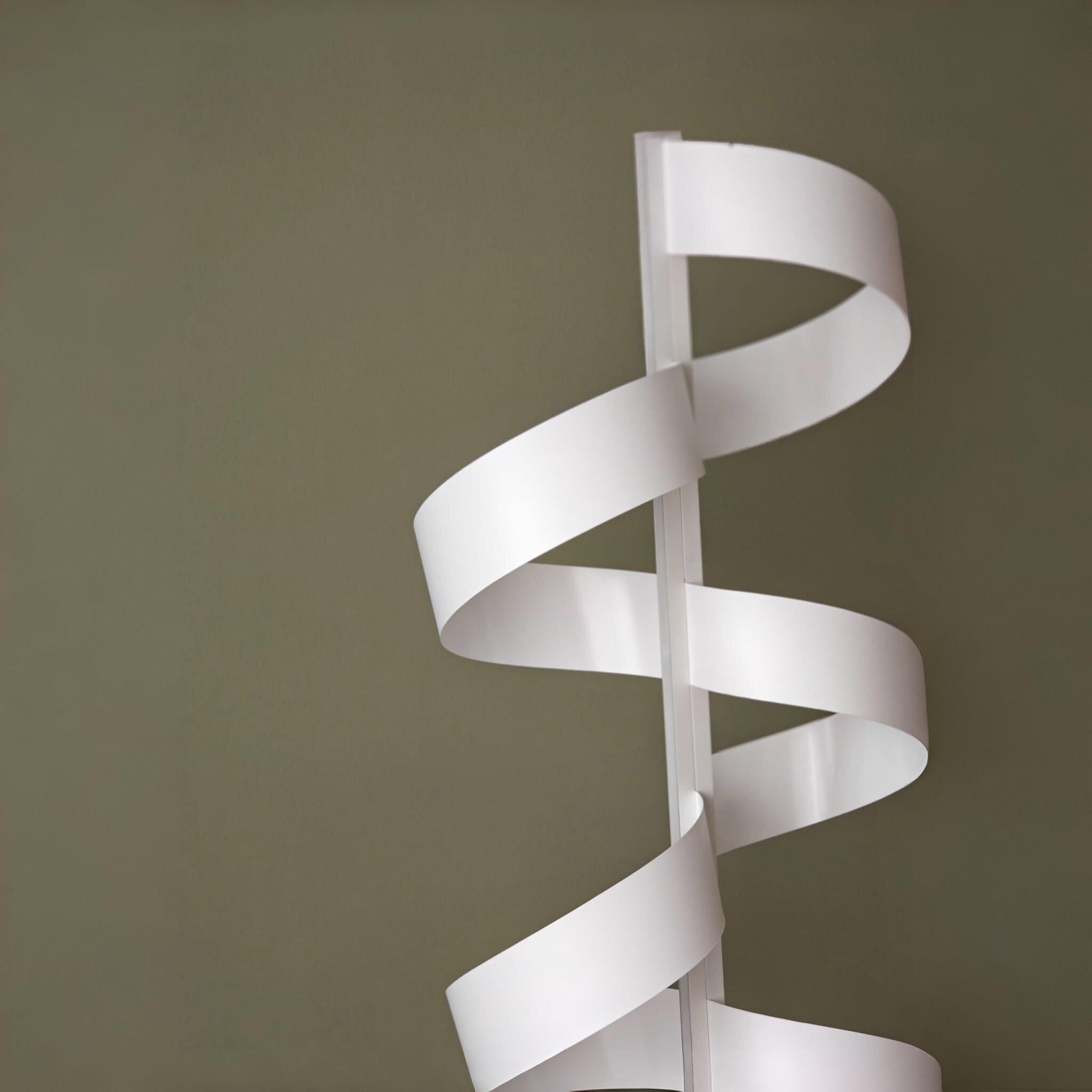 Lampadaire Aura n°1  de 30 Fait à la main Edition limitée LED Spiral Light en aluminium en vente 1