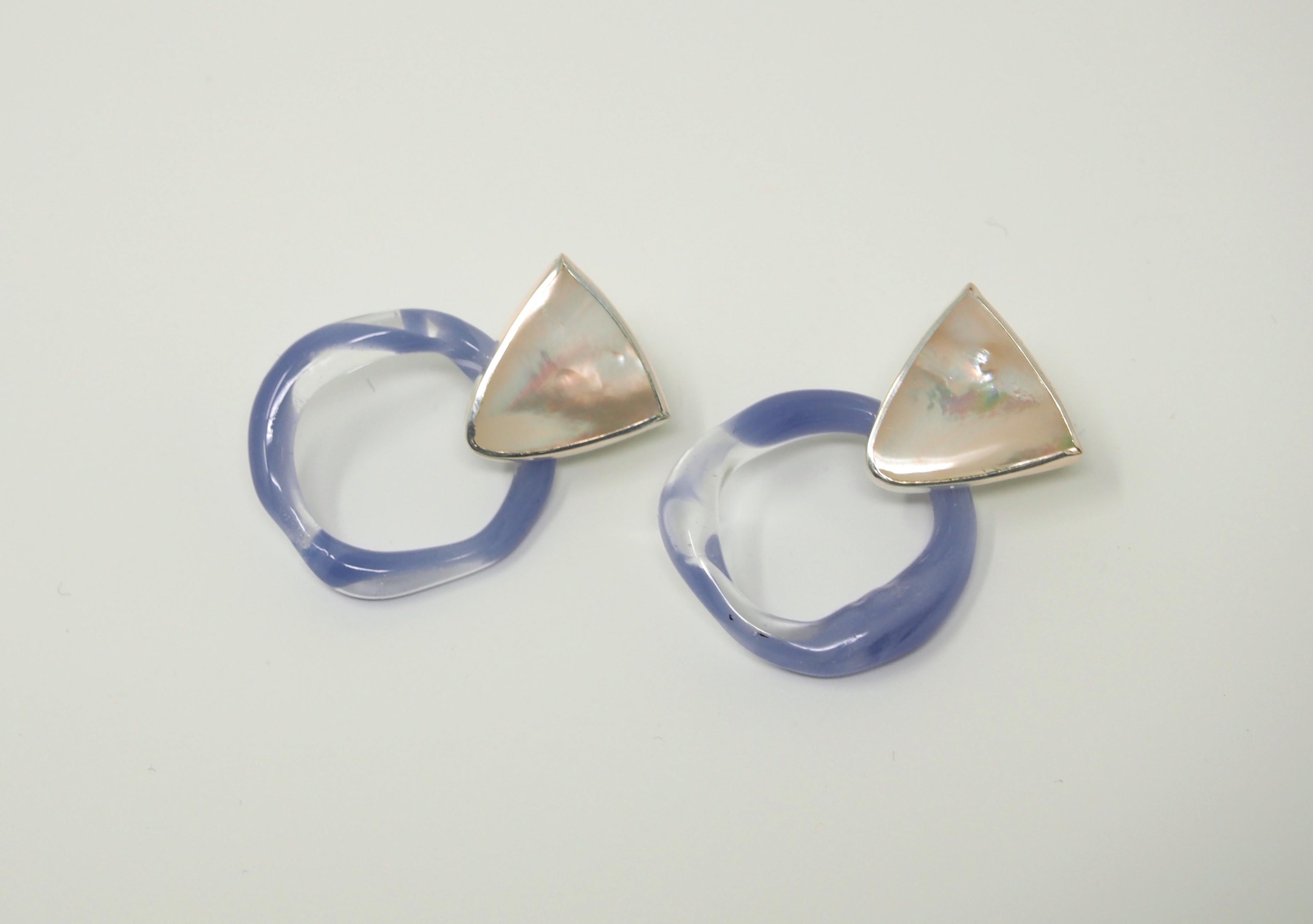 Aura Hoop Earring with Mother of Pearl and Periwinkle Glass by Octave Jewelry In New Condition For Sale In Brooklyn, NY