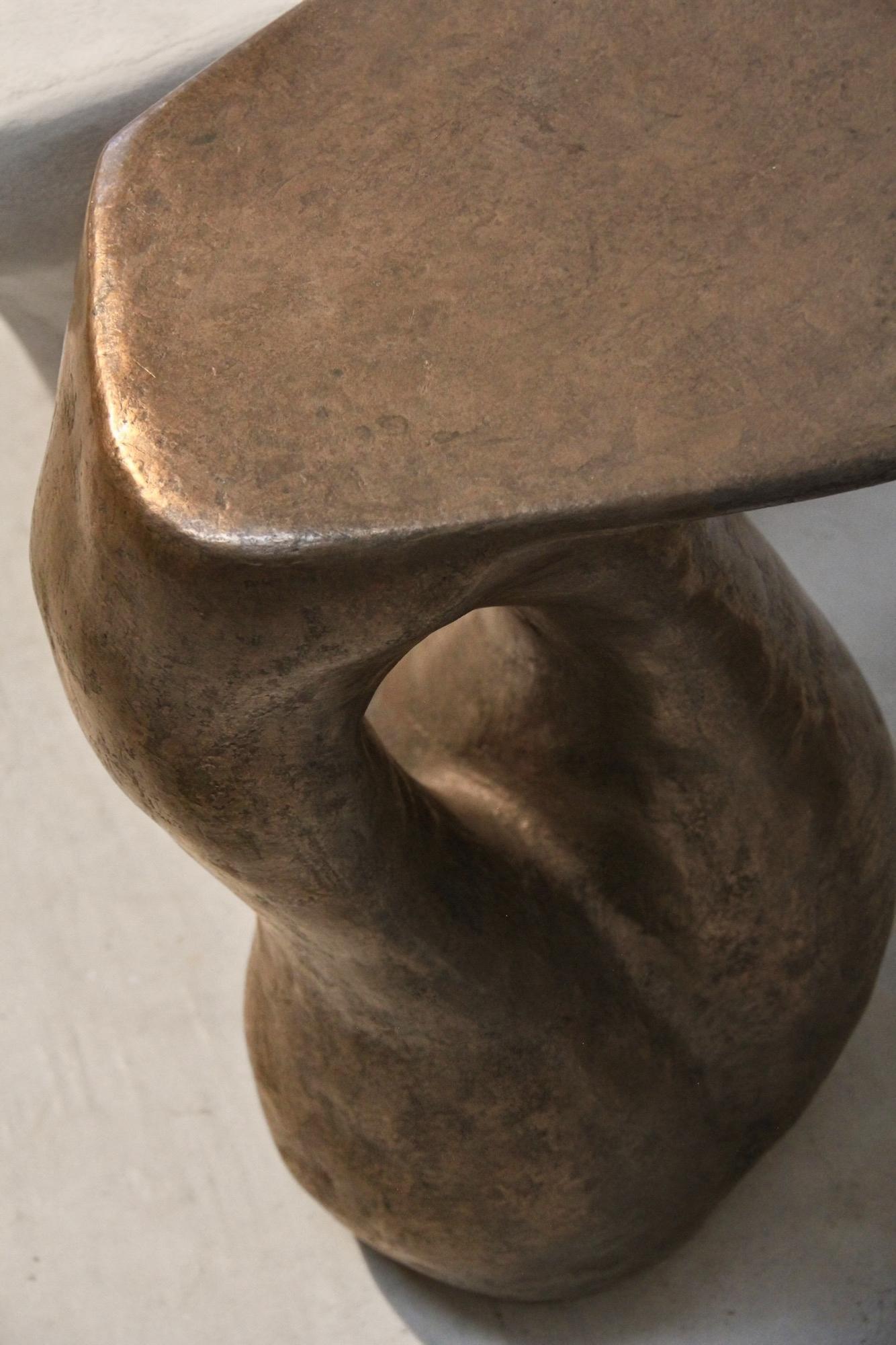Moderne Table d'appoint Aura I d'Aeny Studio en vente