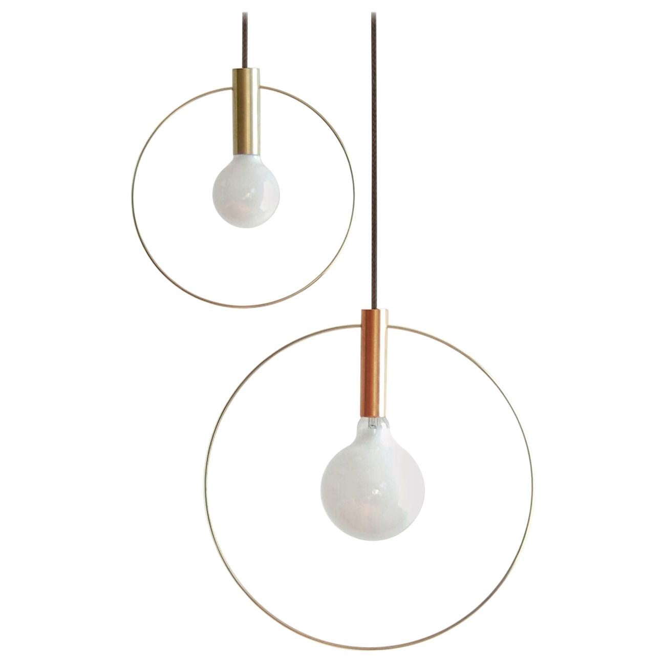 Aura 15 - Lampe pendante avec anneau en laiton et tige en cuivre ou en laiton en vente