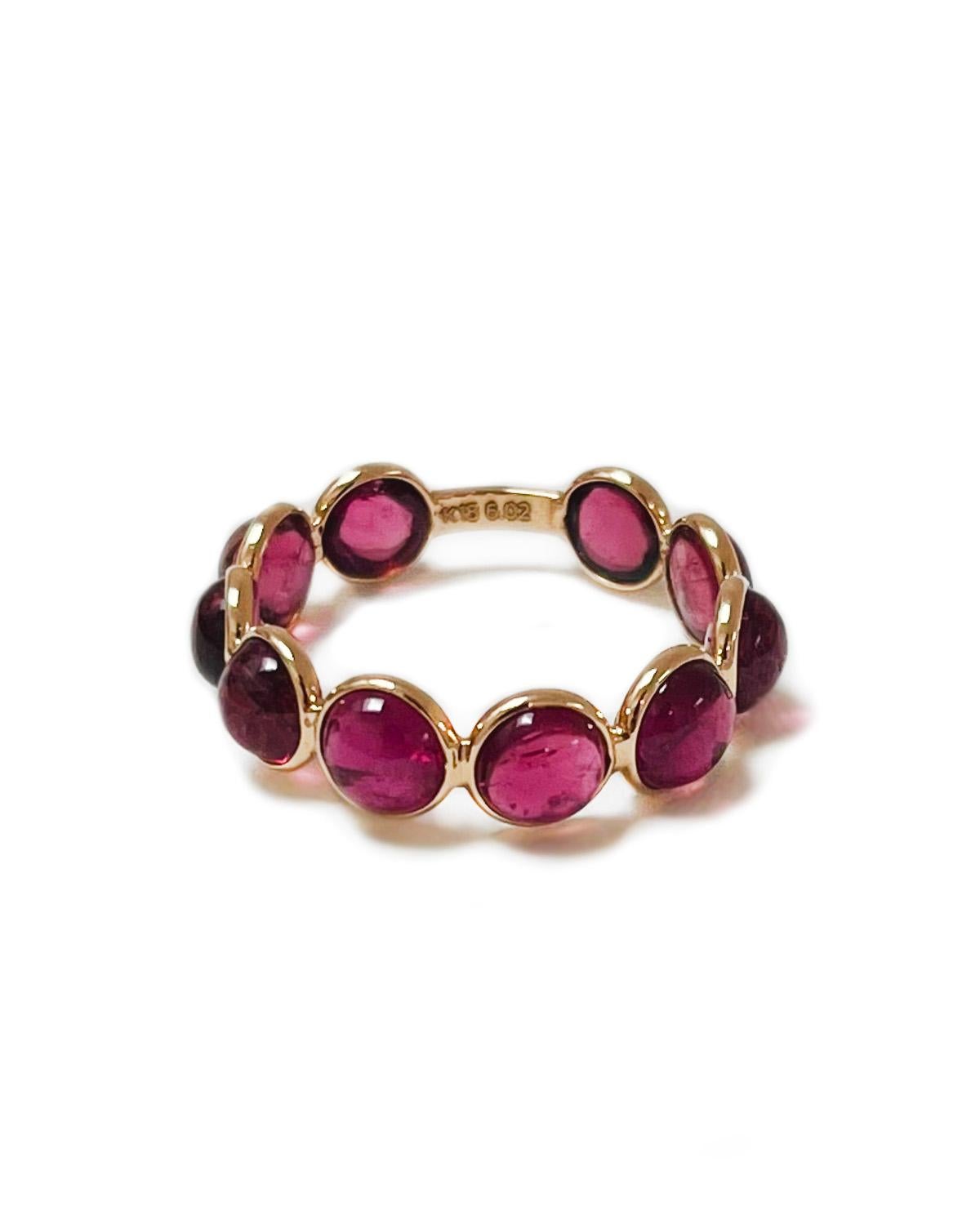 Aura Ring in Round-Cut Rubellite and 18k Yellow Gold In Excellent Condition For Sale In Oakland, CA