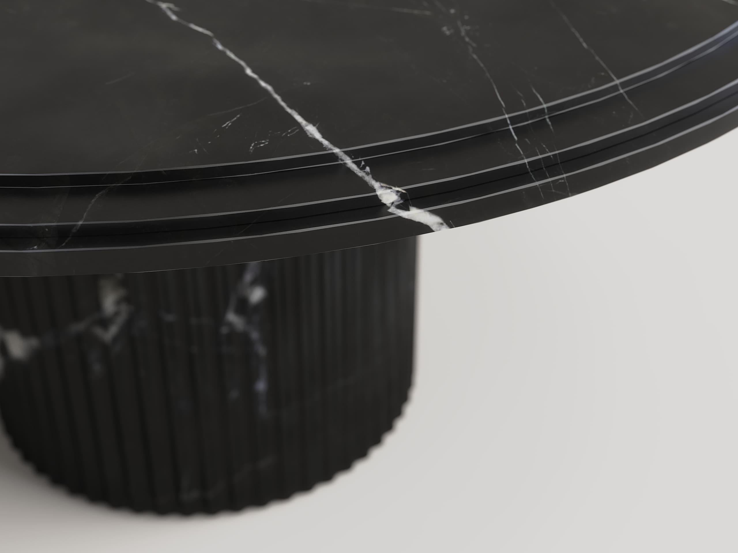 Aura -  Tavolo da pranzo classico rotondo in marmo nero Marquina In condizioni Nuovo in vendita a Cologna Veneta, IT
