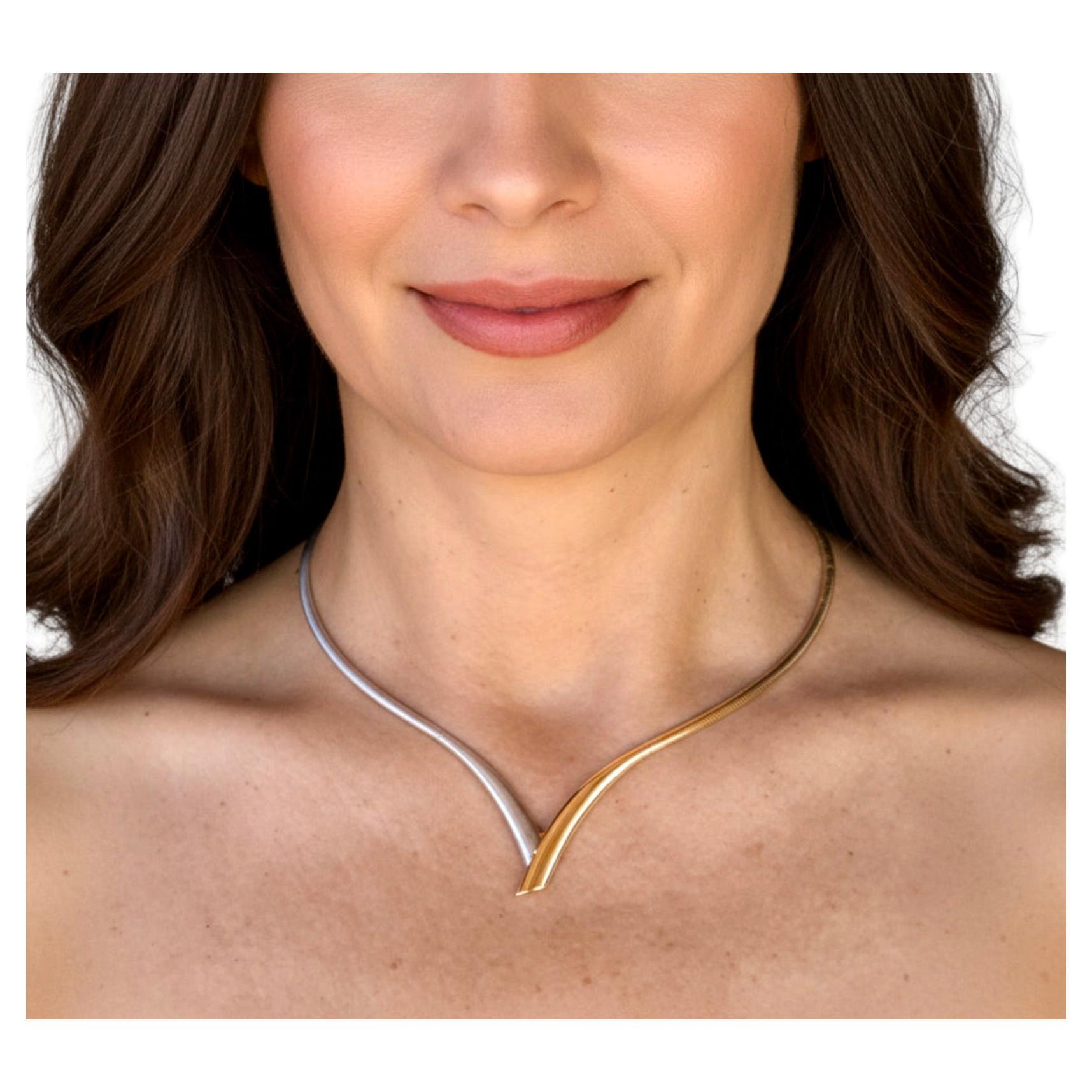 AURAFIN - Collana in oro lucido e satinato 14K bicolore
Descrizione
Oro giallo lucido e oro bianco satinato 
Larghezza: 3,13 mm (parte della catena)
la sezione centrale è larga circa 7 mm
Timbro AURAFIN 25 14K ITALIA

Condizioni eccellenti! Vedi le