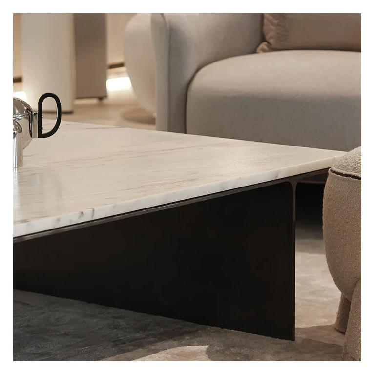 Mesa de centro Aurea - Una refinada declaración de lujo moderno en Nuevo estado para la venta en Gurugram, IN