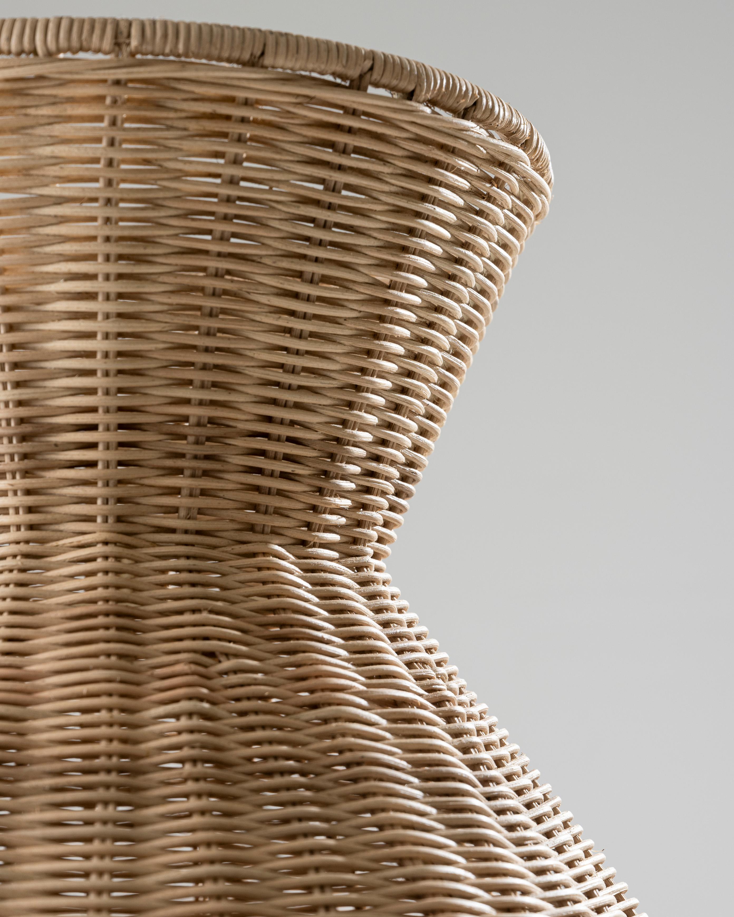 „Aurea“-Säule aus natürlichem Rattan. (21. Jahrhundert und zeitgenössisch) im Angebot