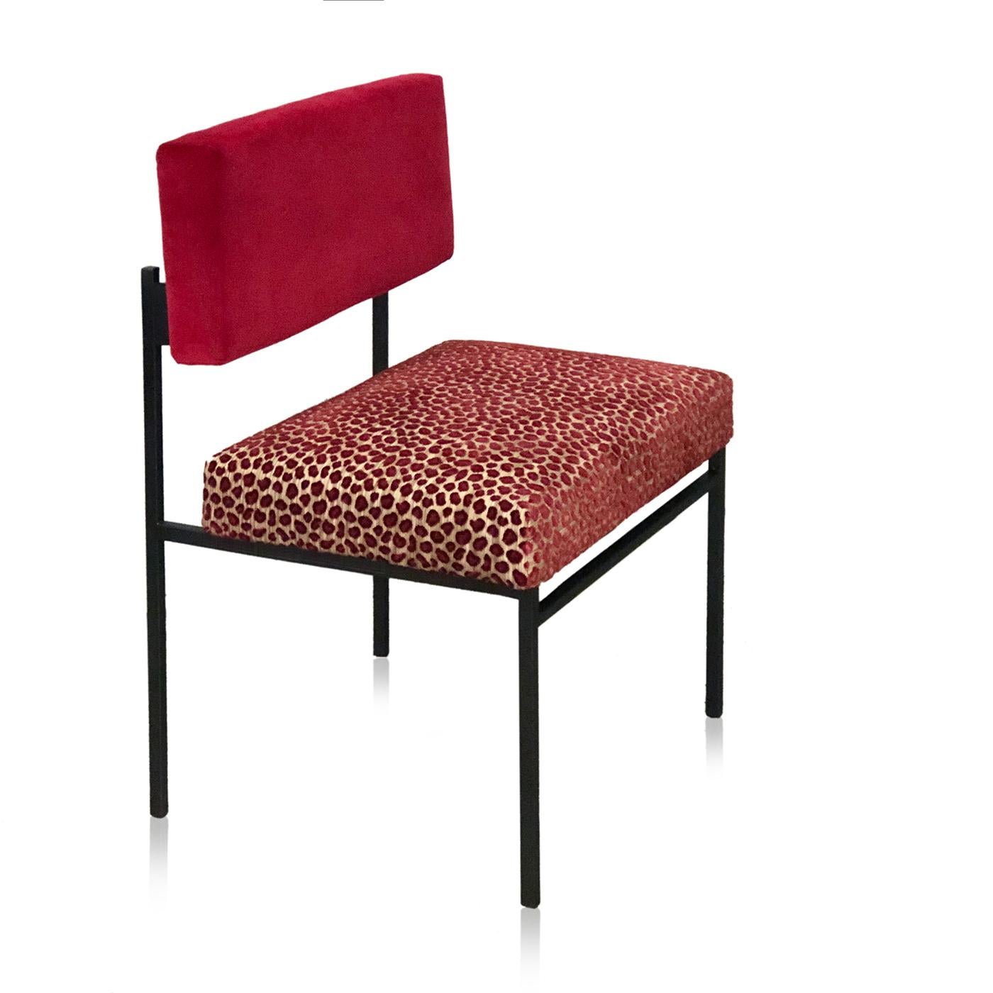 Offering a 50s retro appeal, this top selling item to restaurants and hotels is designed with clean, bold lines. The brushed iron frame is complemented by a padded seat and back with a chic cover in cotton velvet. Perfect for relaxing into a great
