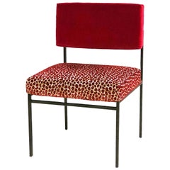 Chaise en velours rouge Aurea de CtrlZak et Davide Barzaghi