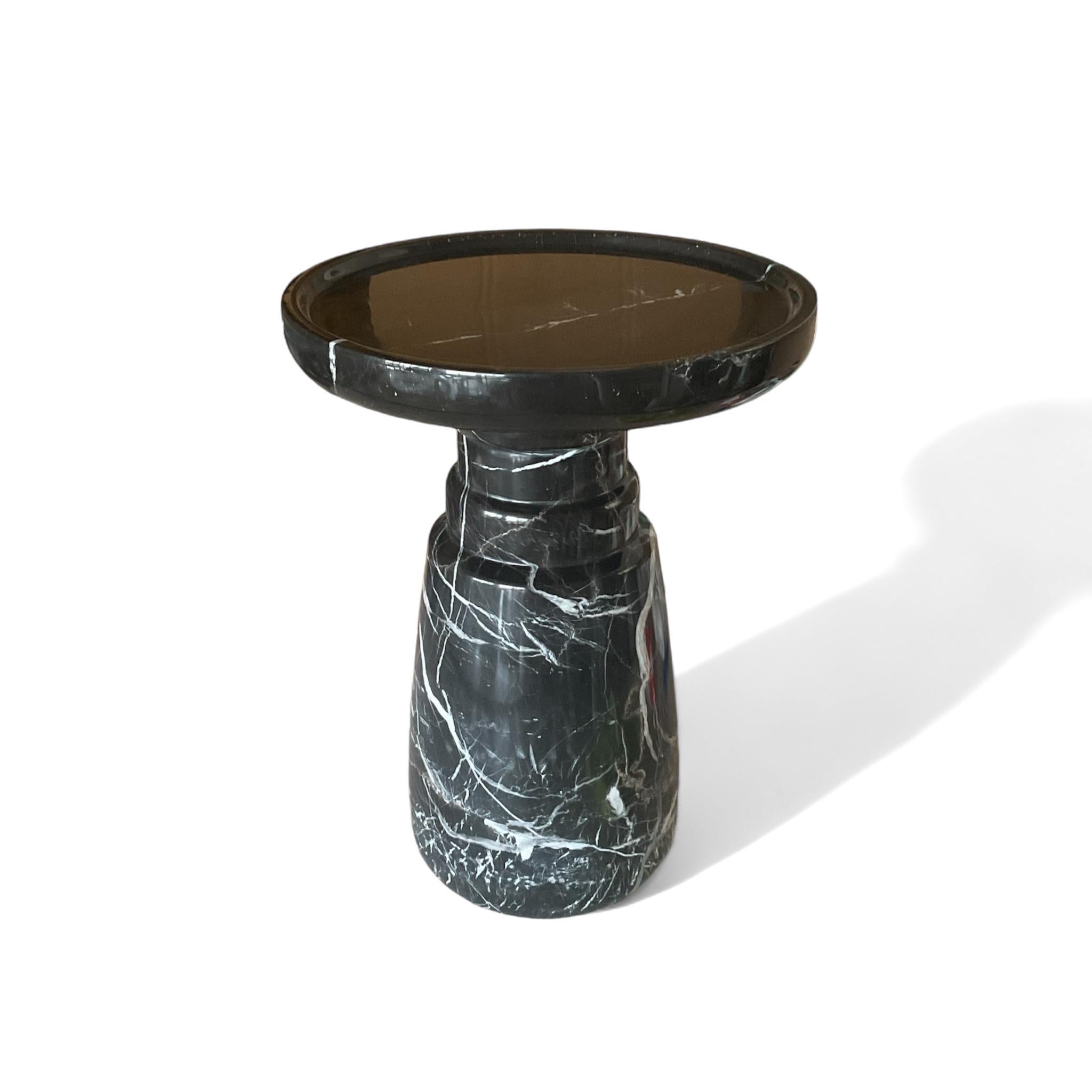 Européen AUREA Side Table, Black Marquita Stone Modern Accent Table, End Table en vente