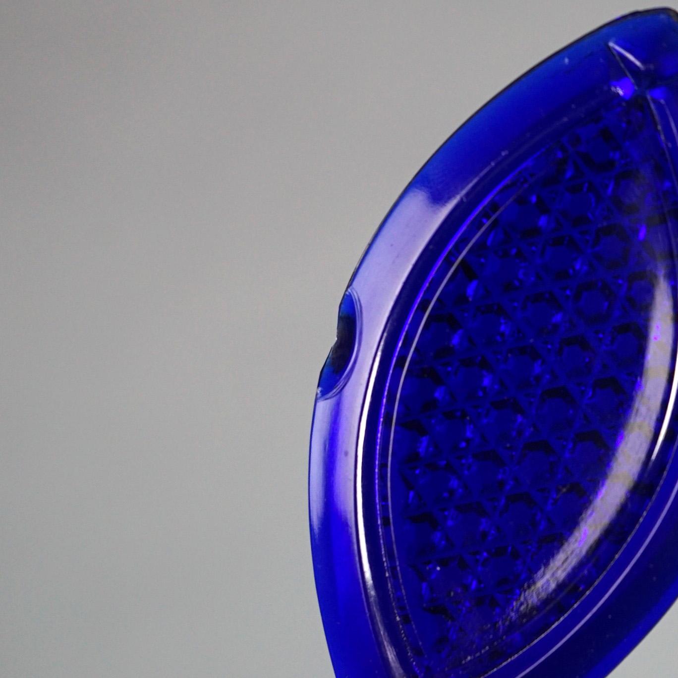 Aurel Art Déco Bouteilles de parfum en verre bleu cobalt avec bouchons C1930 en vente 1