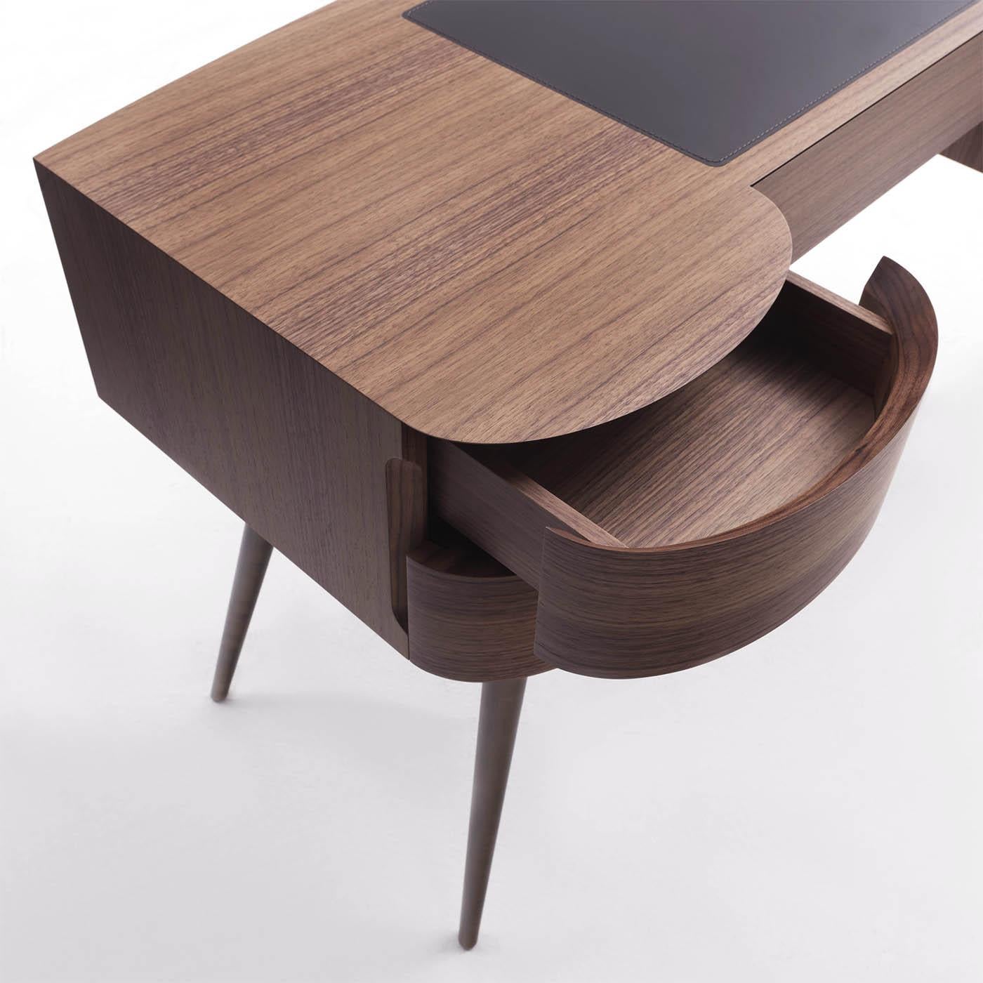 Aureliano Desk In New Condition For Sale In Paris, FR
