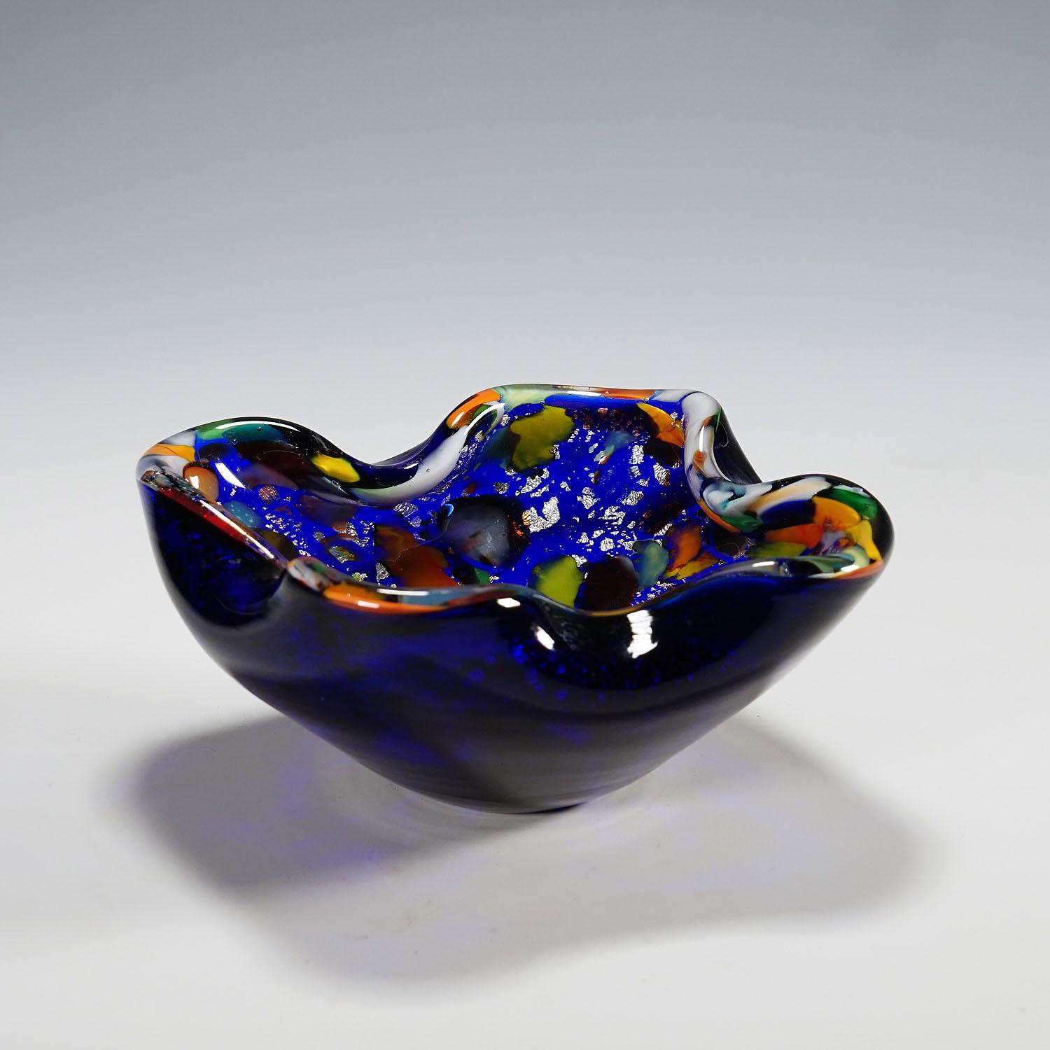 Italian Aureliano Toso (attr.) Murano Art Glass Bowl circa 1950s For Sale