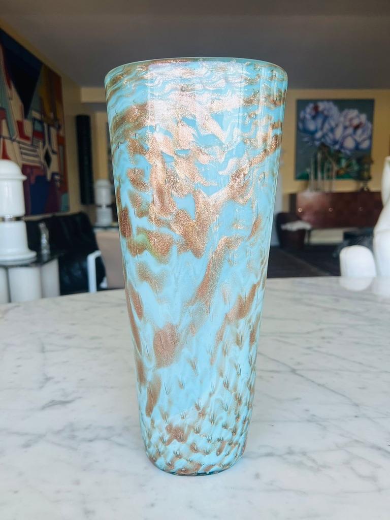Aureliano Toso Dino Martens Italienische Vase aus blauem und venturinischem Murano-Glas von 1950. (Mitte des 20. Jahrhunderts) im Angebot