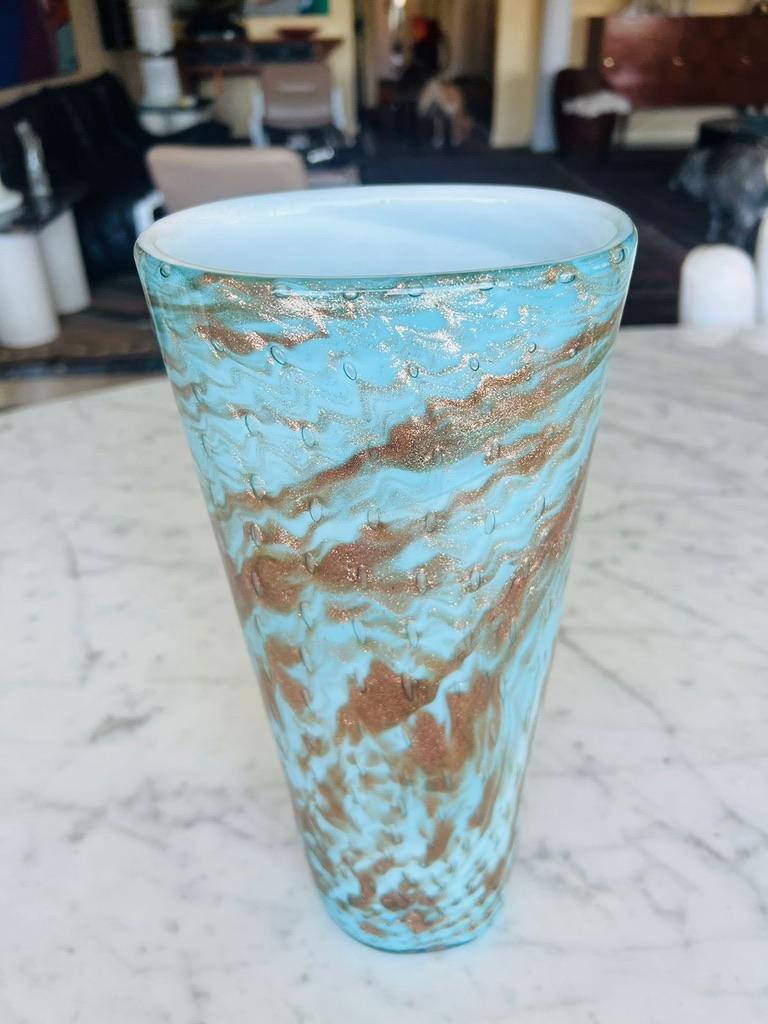 Aureliano Toso Dino Martens Italienische Vase aus blauem und venturinischem Murano-Glas von 1950. (Muranoglas) im Angebot